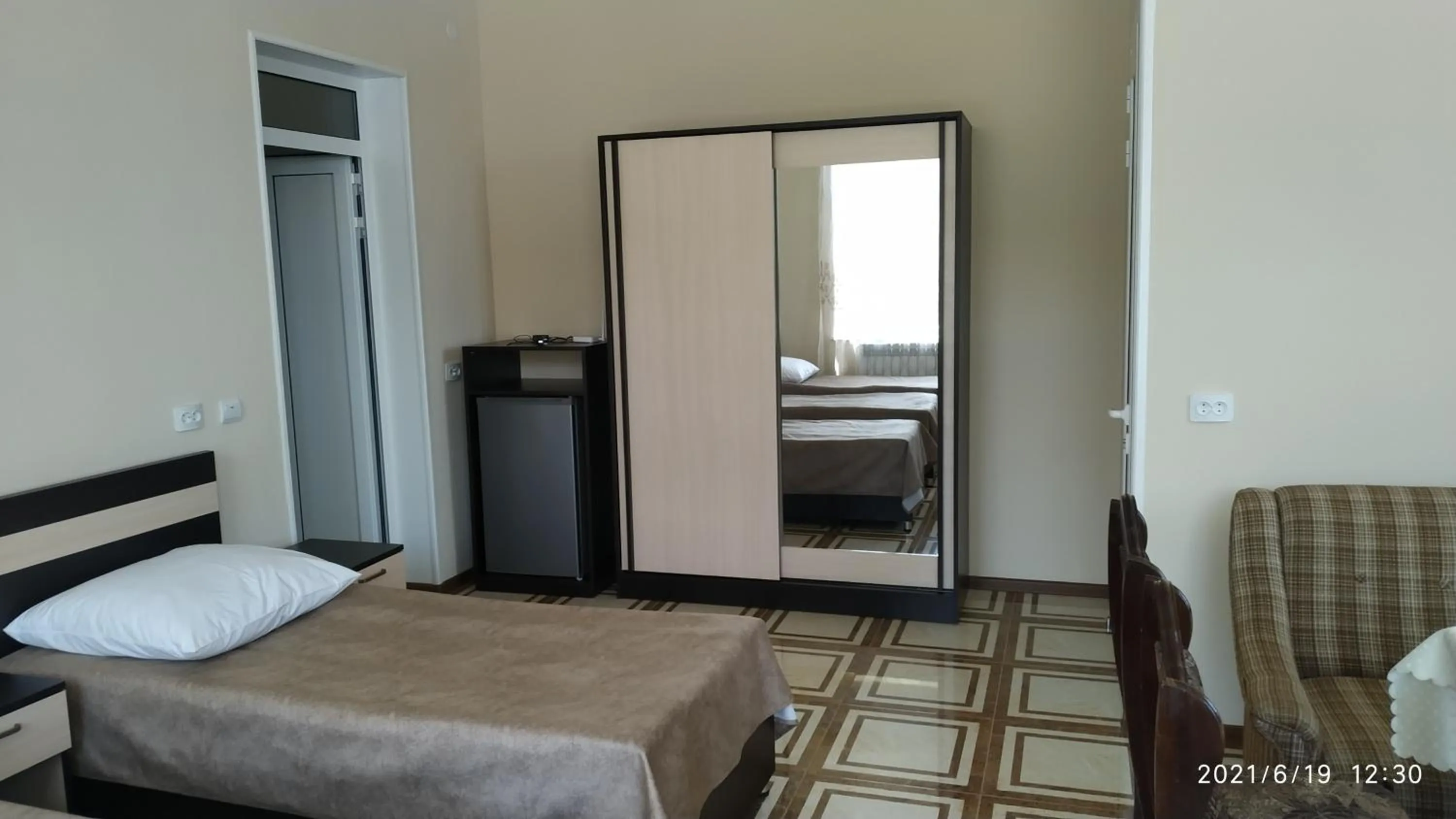 Communal lounge/ TV room, Bed in Erazank Hotel