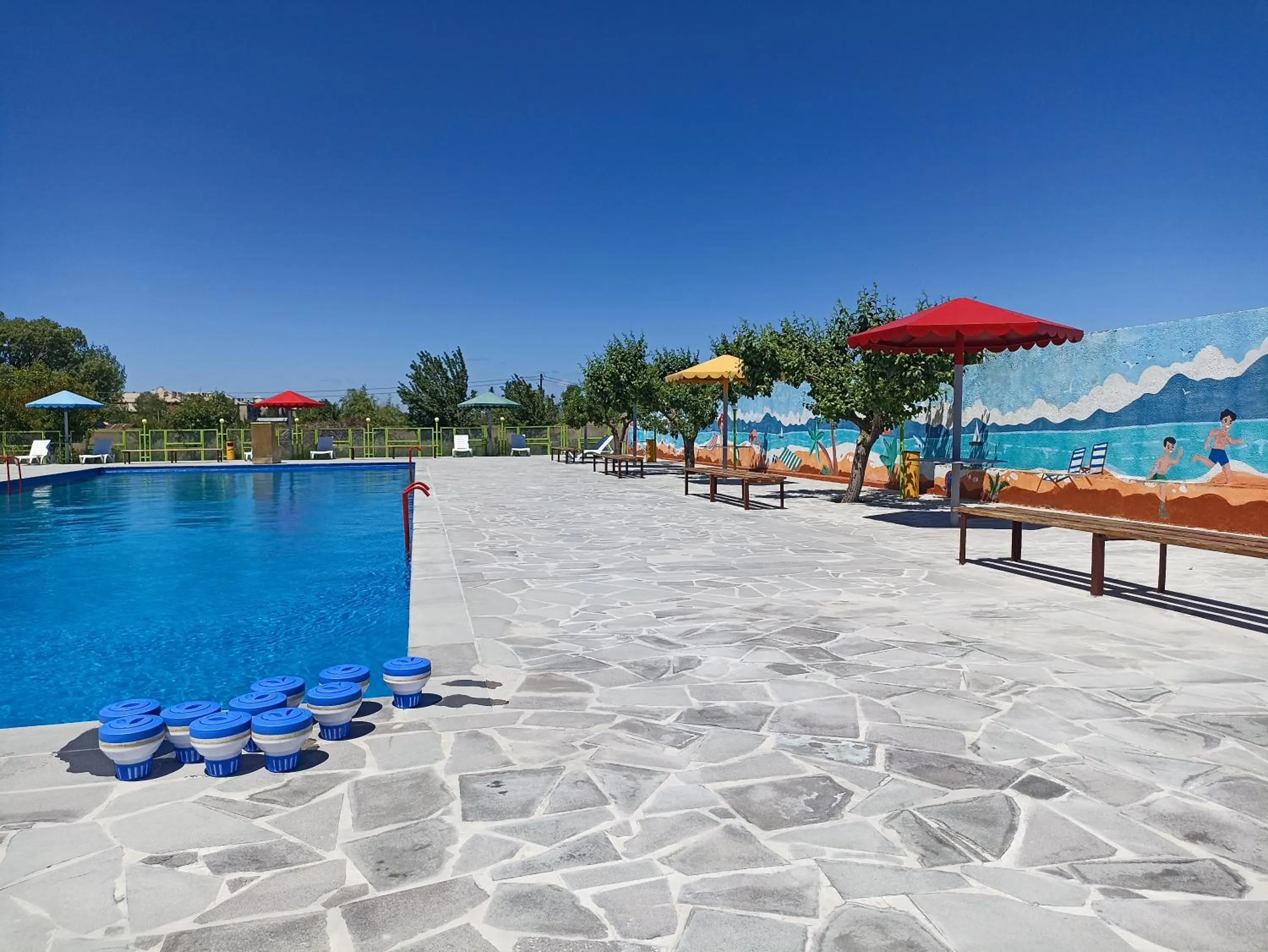 Swimming pool in Erazank Hotel