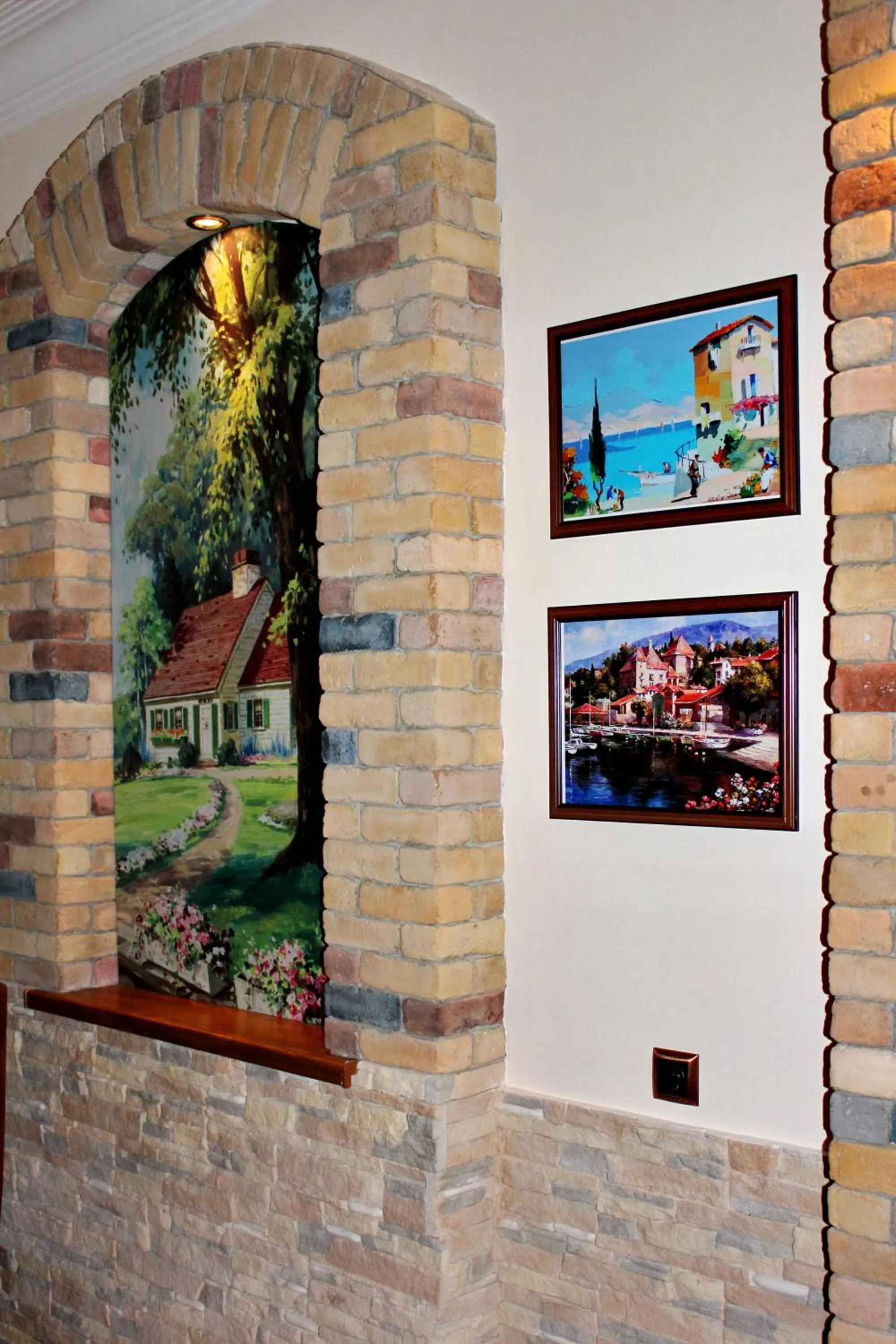 Dining area in Erazank Hotel