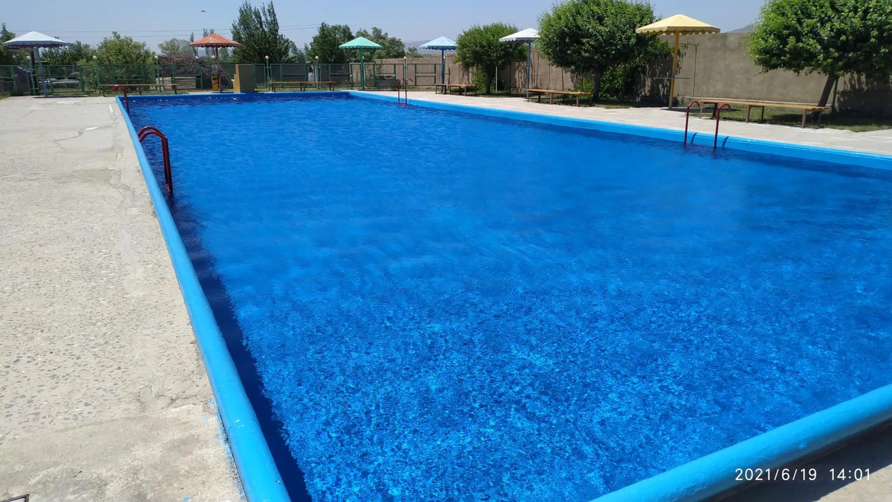 Swimming pool in Erazank Hotel