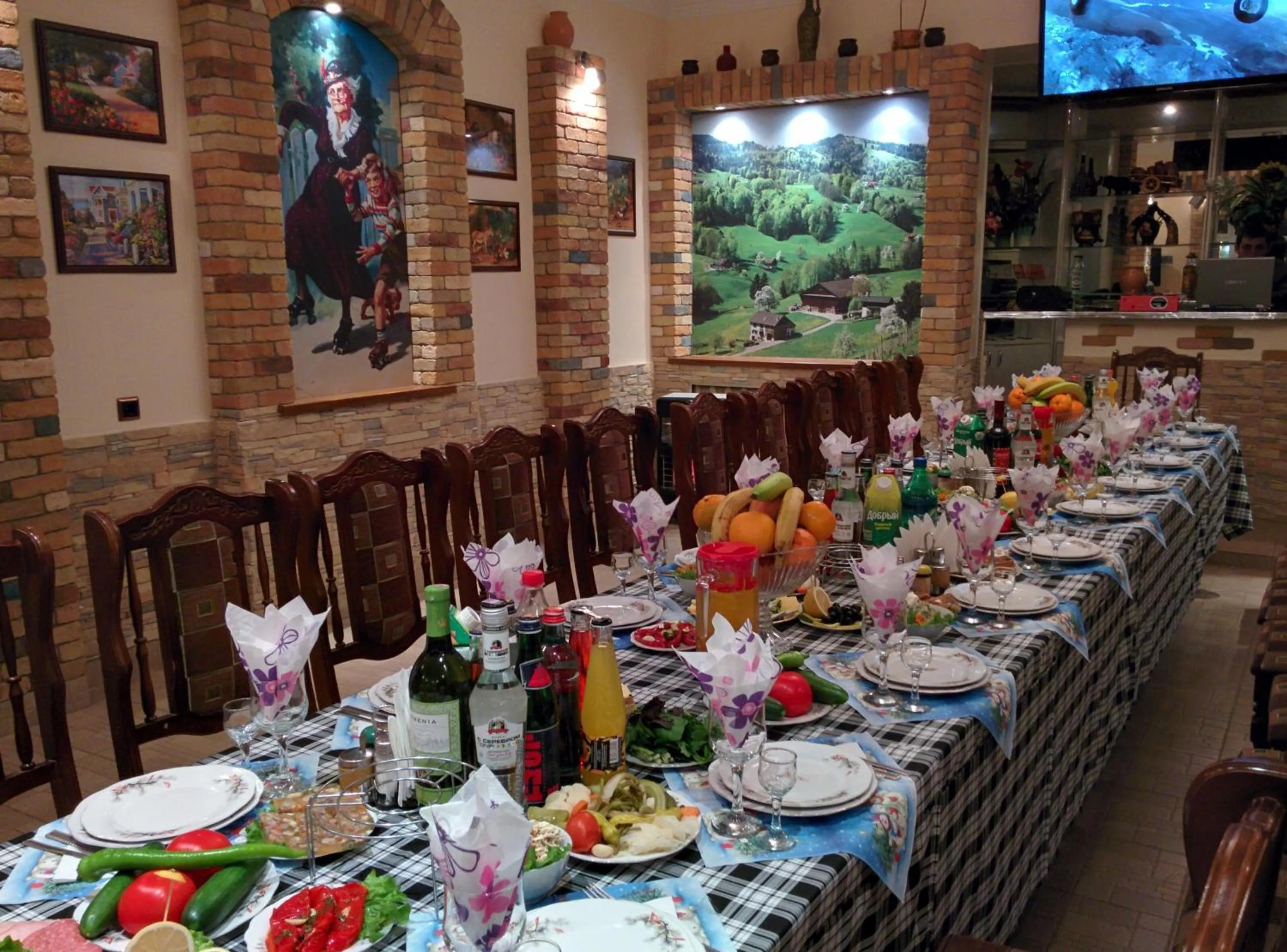 Restaurant/places to eat in Erazank Hotel