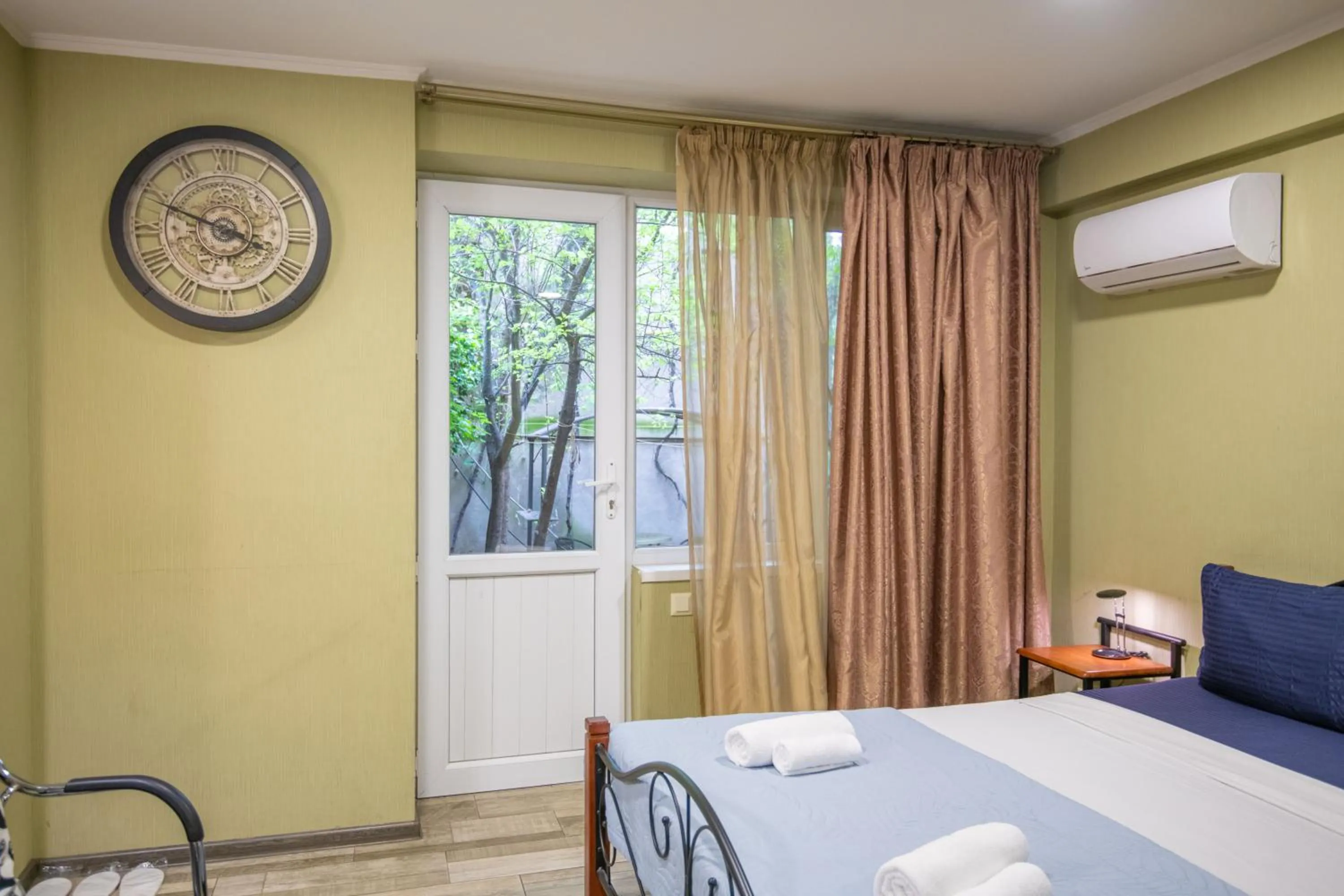 Bed in Hotel Alaverdi Palace