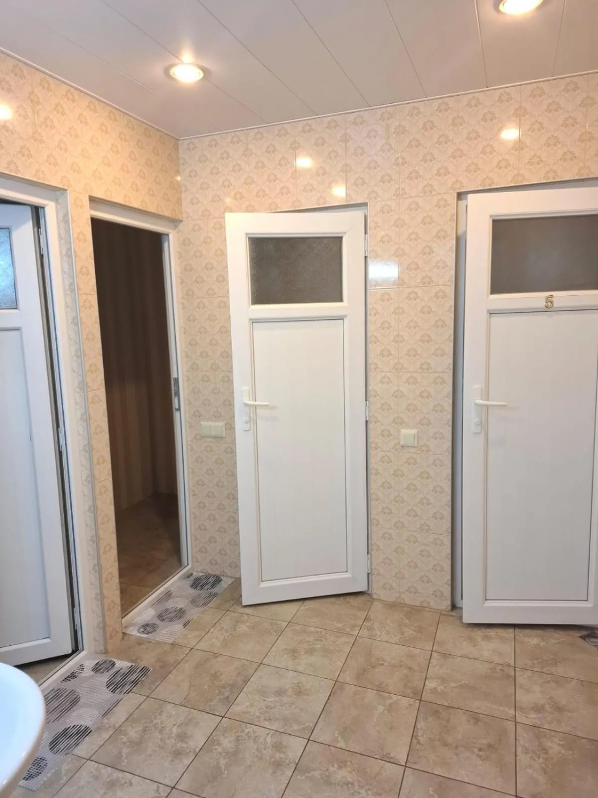 Shower in Hotel Alaverdi Palace