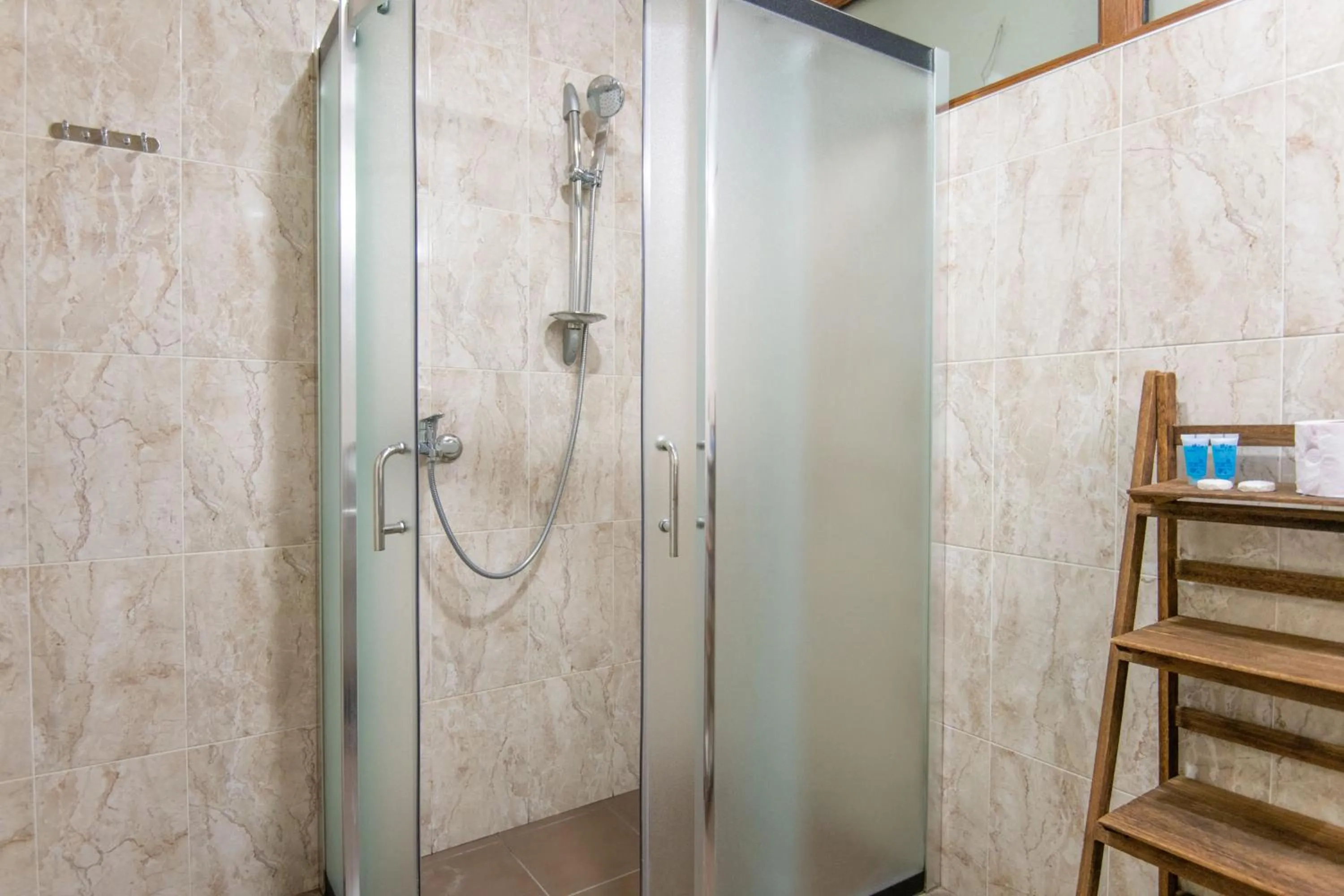 Shower in Hotel Alaverdi Palace