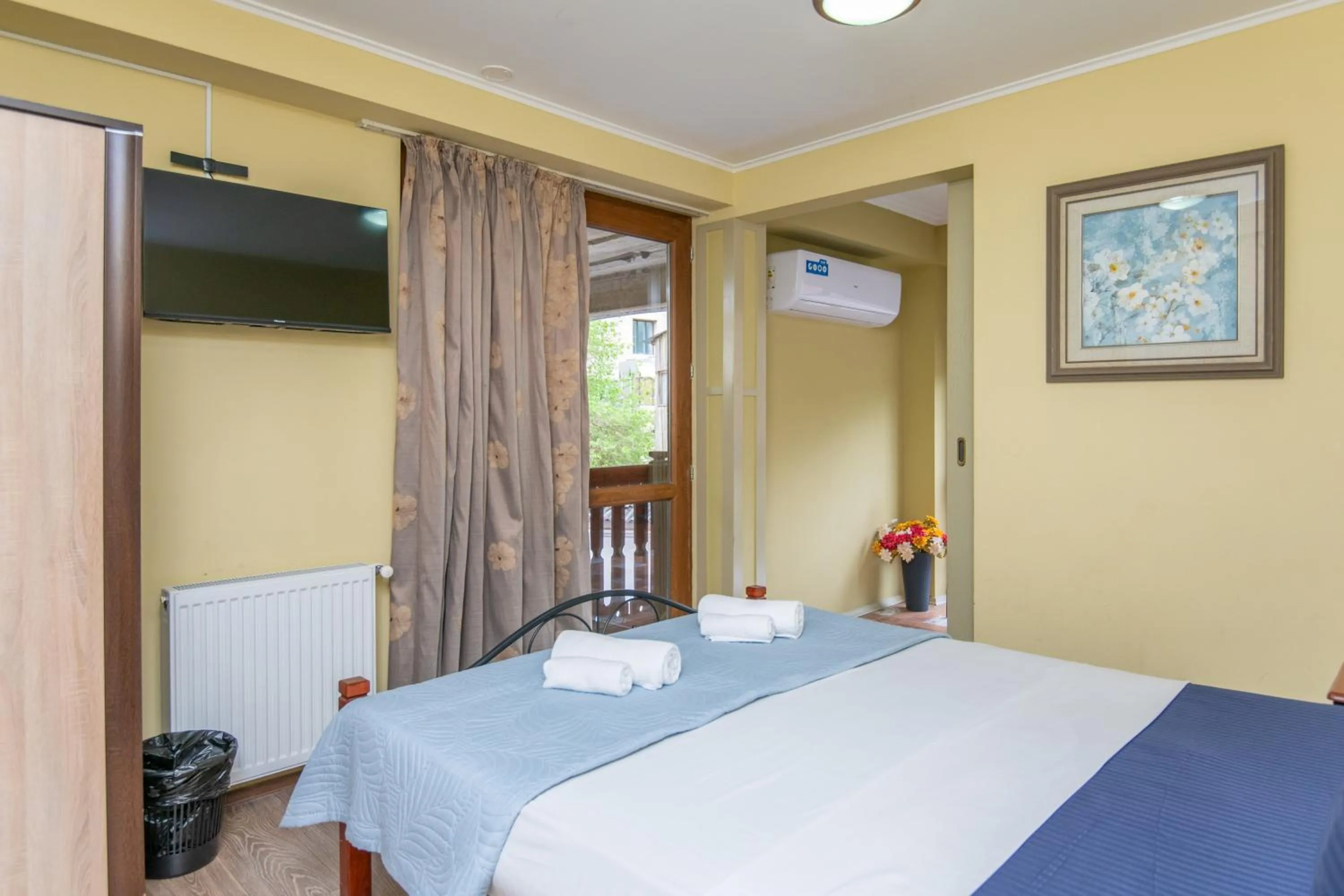 Bed in Hotel Alaverdi Palace