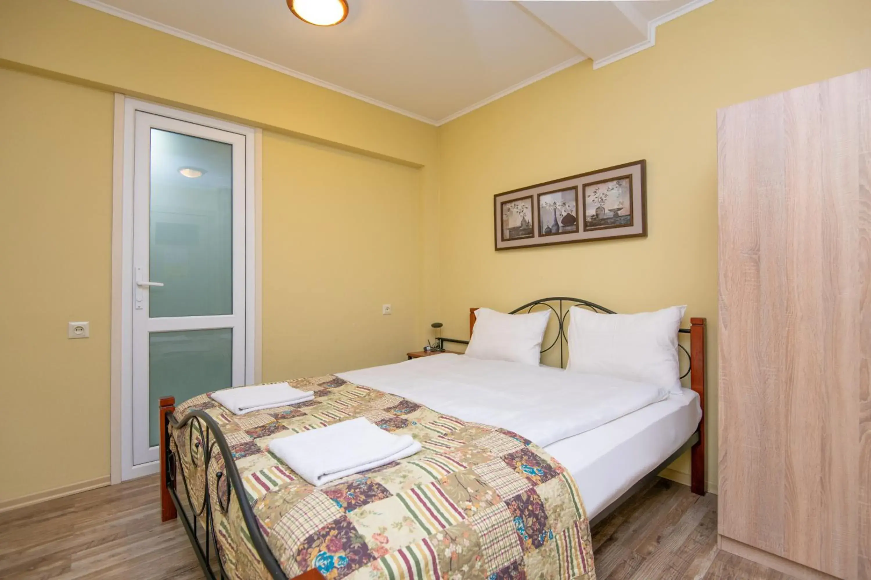 Quadruple Room with Garden View in Hotel Alaverdi Palace Quadruple Room with Garden View in Hotel Alaverdi Palace