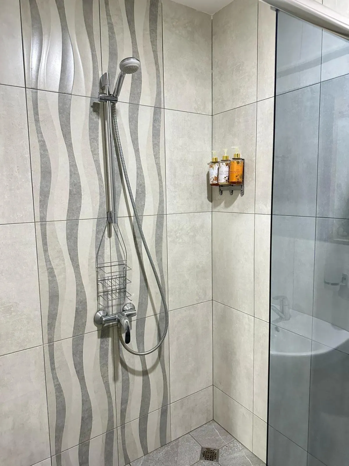 Shower in Red Fox Guesthouse