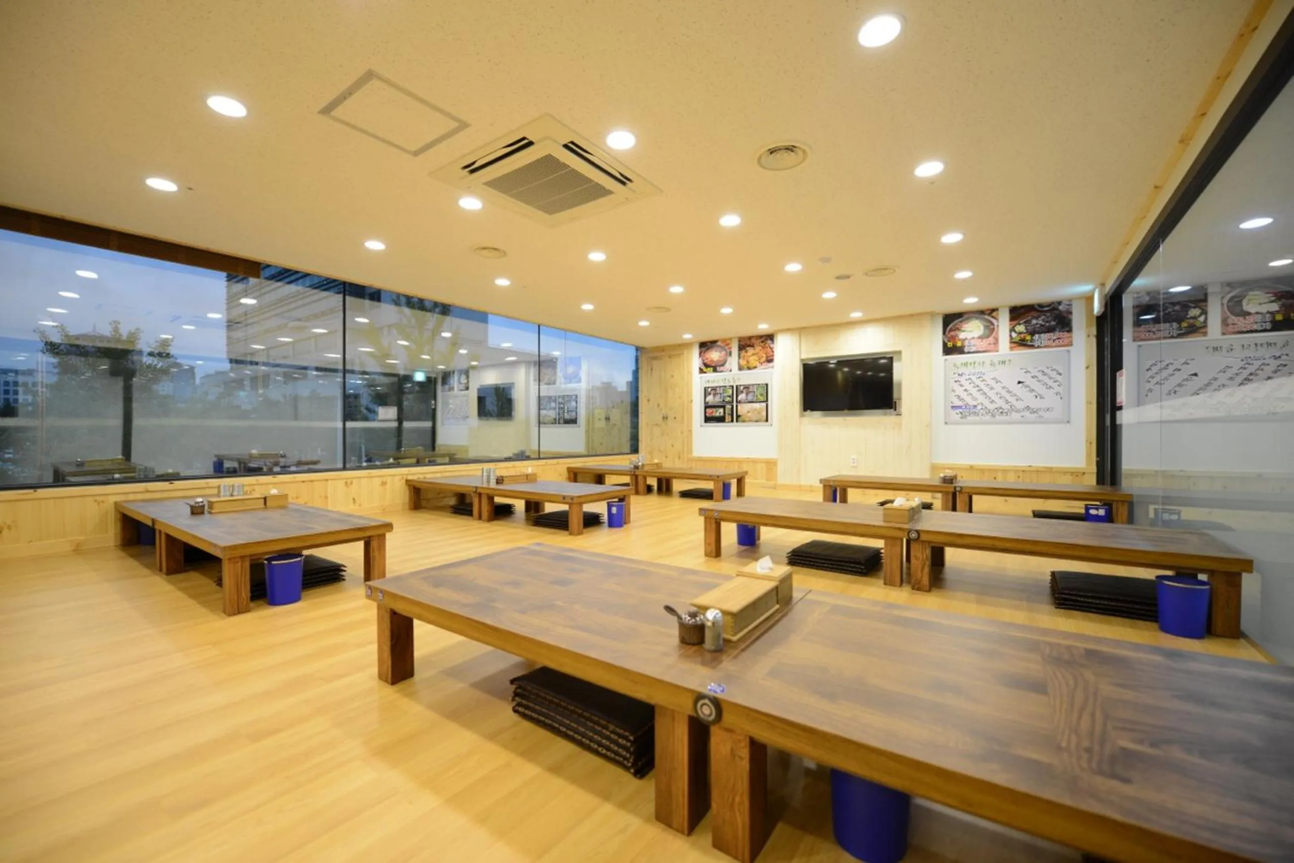 Restaurant/places to eat in Dunsan Graytone Hotel