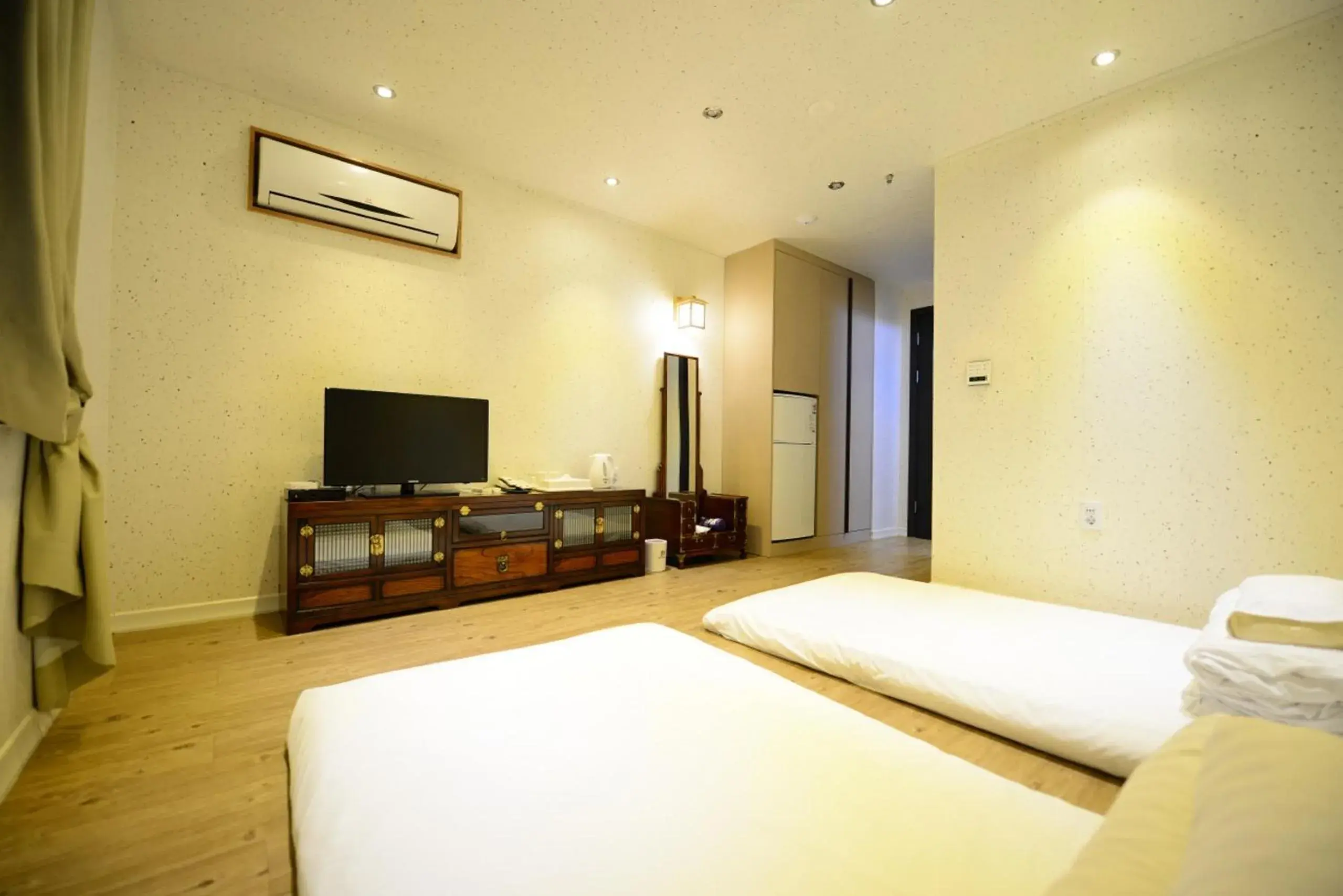 Korean-Style Deluxe Double Room in Dunsan Graytone Hotel Korean-Style Deluxe Double Room in Dunsan Graytone Hotel