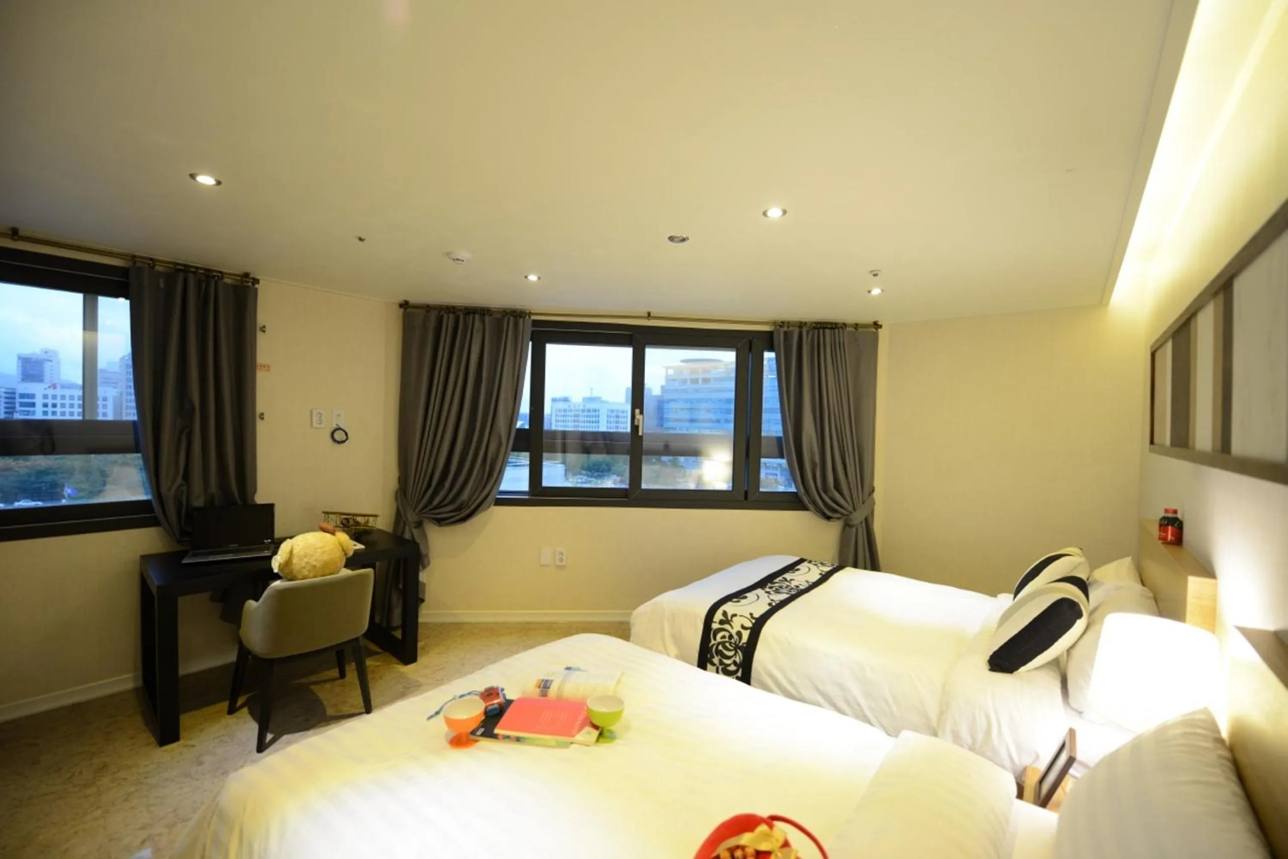 Photo of the whole room, Bed in Dunsan Graytone Hotel