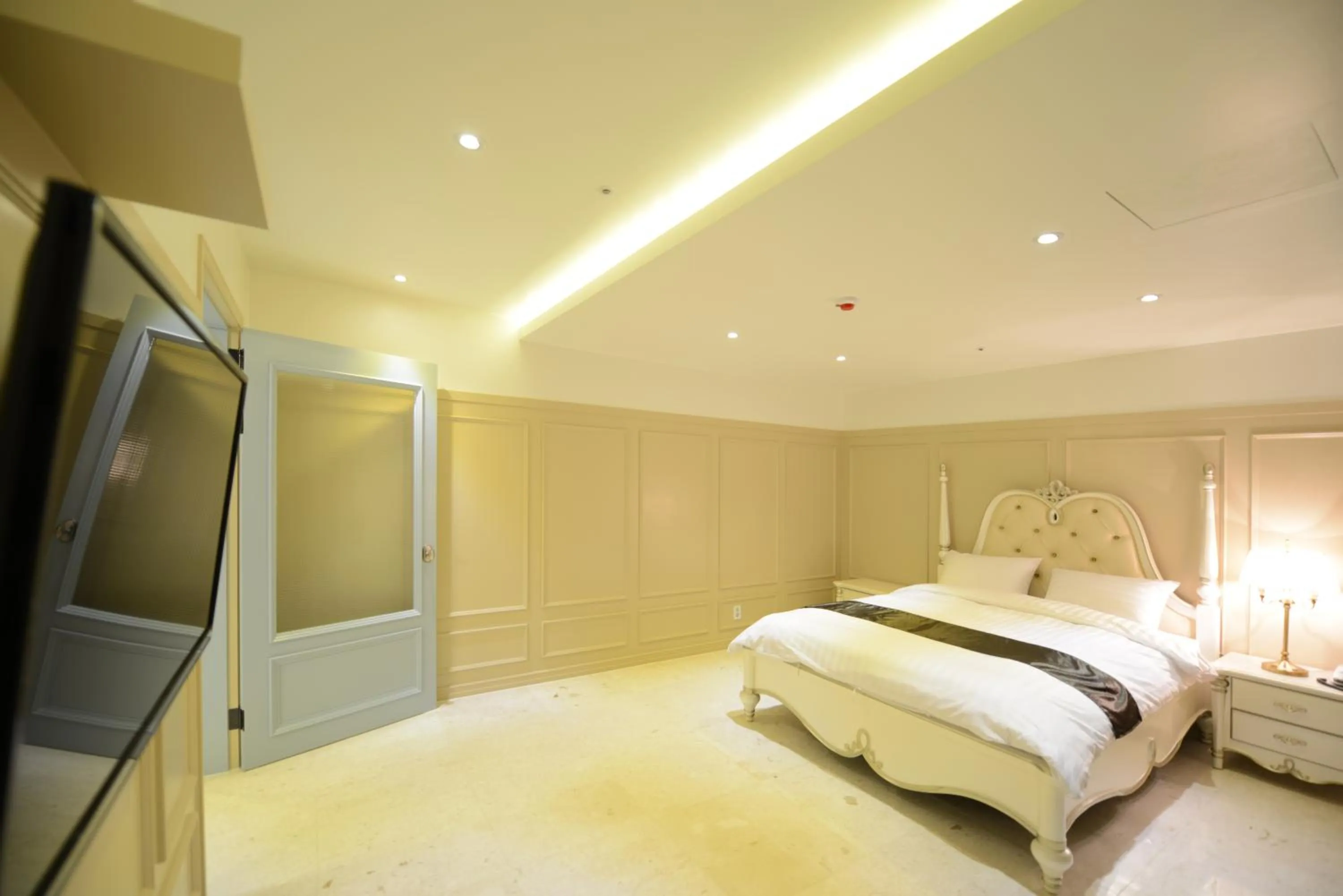 Bed in Dunsan Graytone Hotel