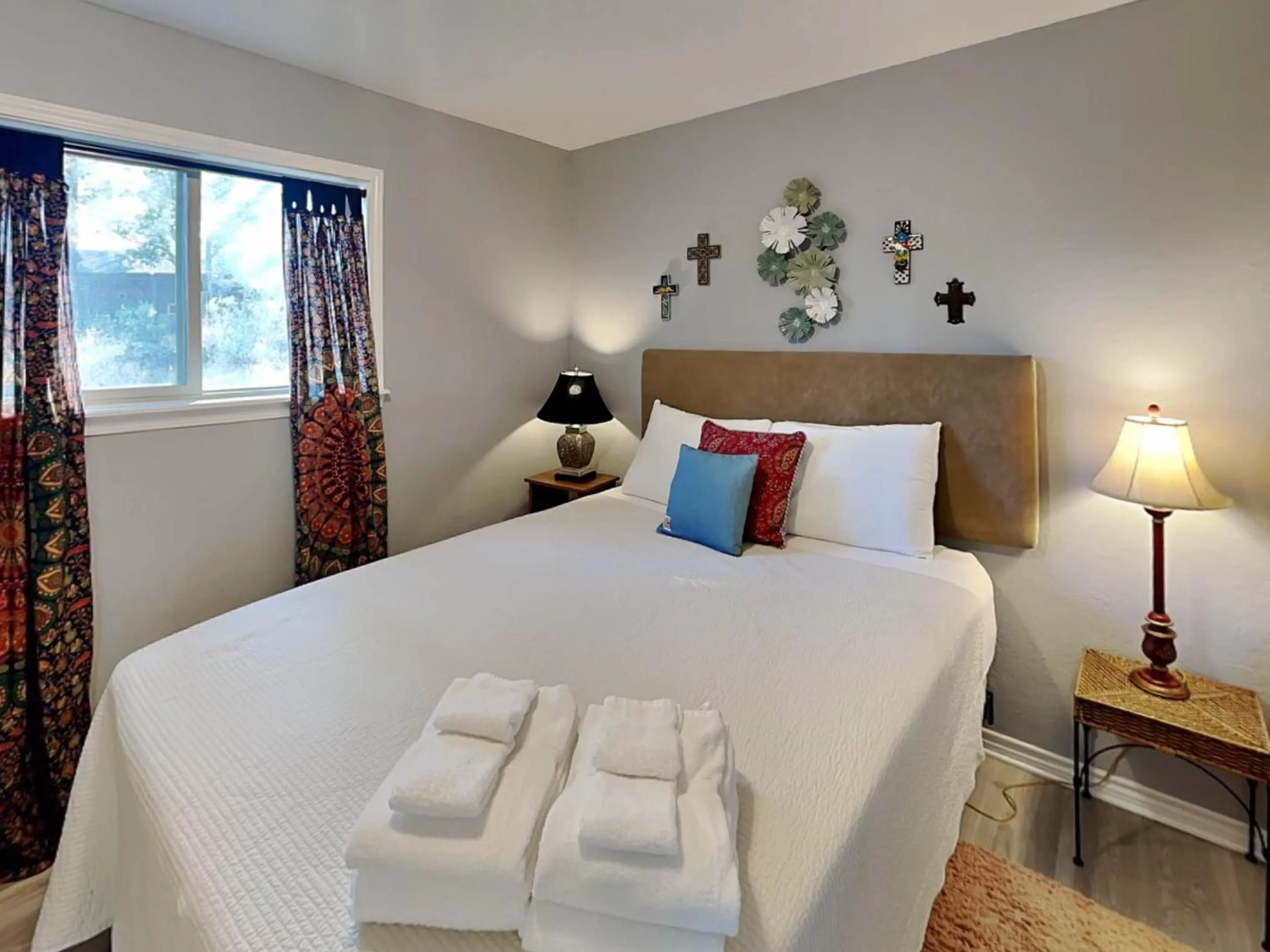 Property building, Bed in Ponderosa Paradise