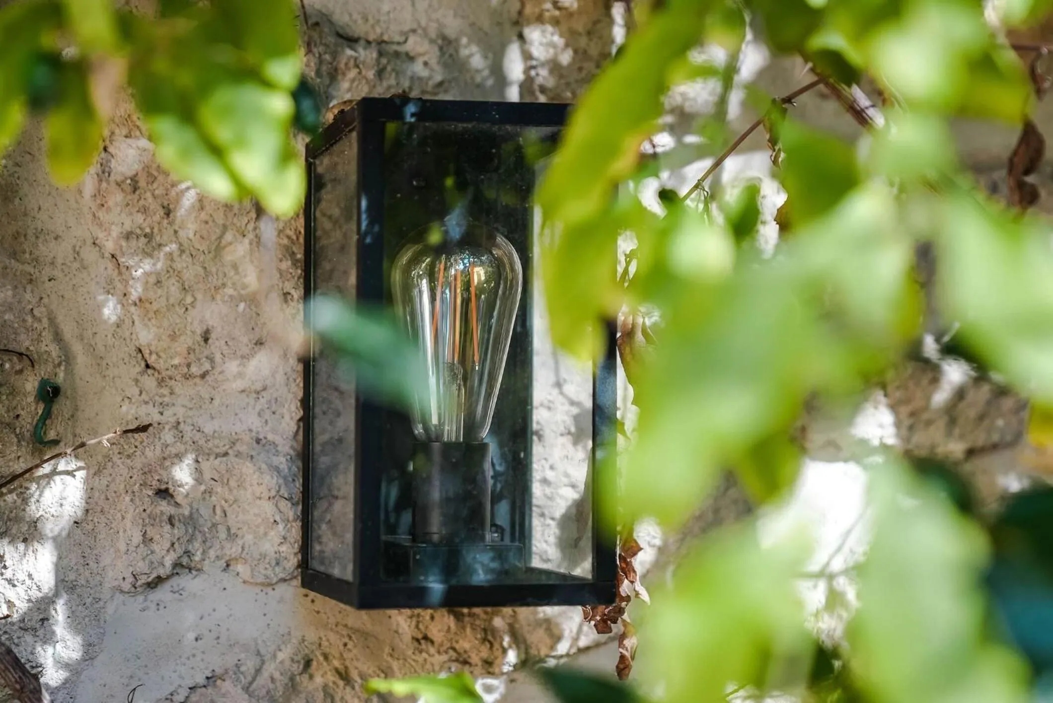 Property building in Le Sens Six