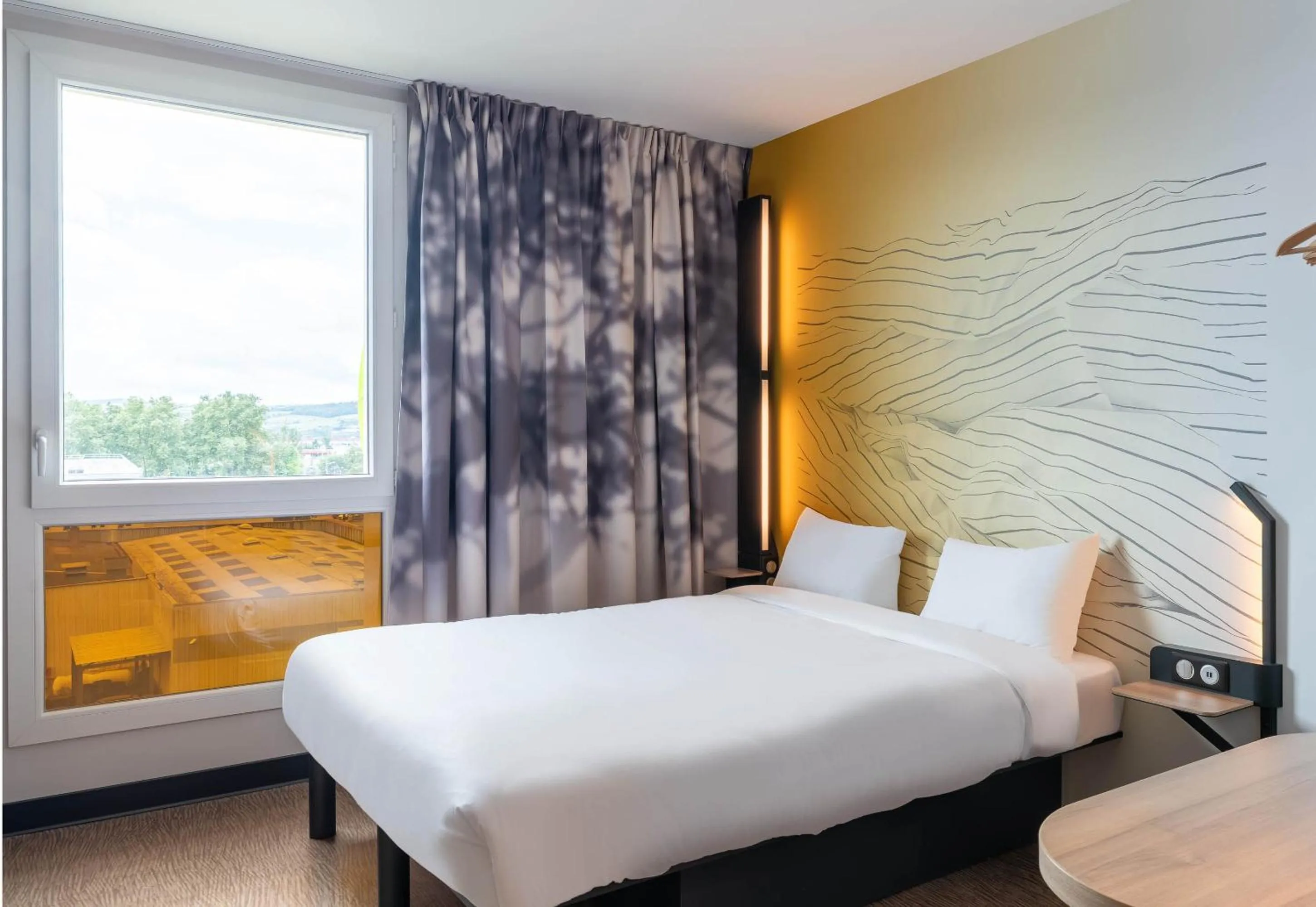 Bedroom, Bed in B&B HOTEL Villefranche-sur-Saône Sud