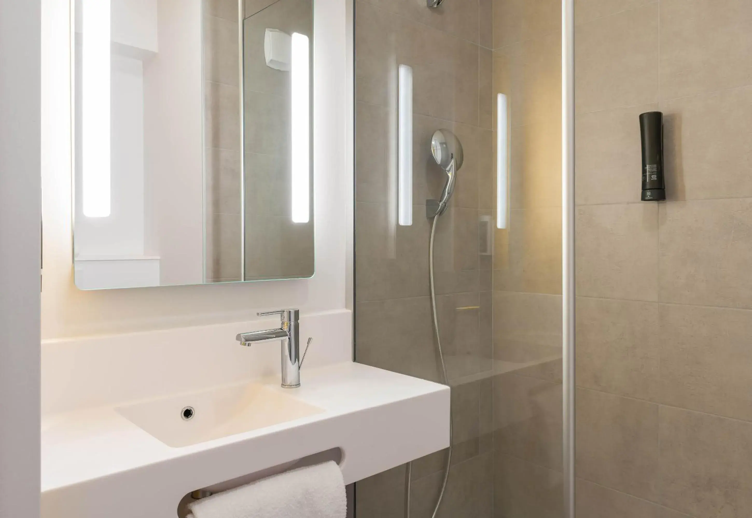 Double Room in B&B HOTEL Villefranche-sur-Saône Sud Double Room in B&B HOTEL Villefranche-sur-Saône Sud