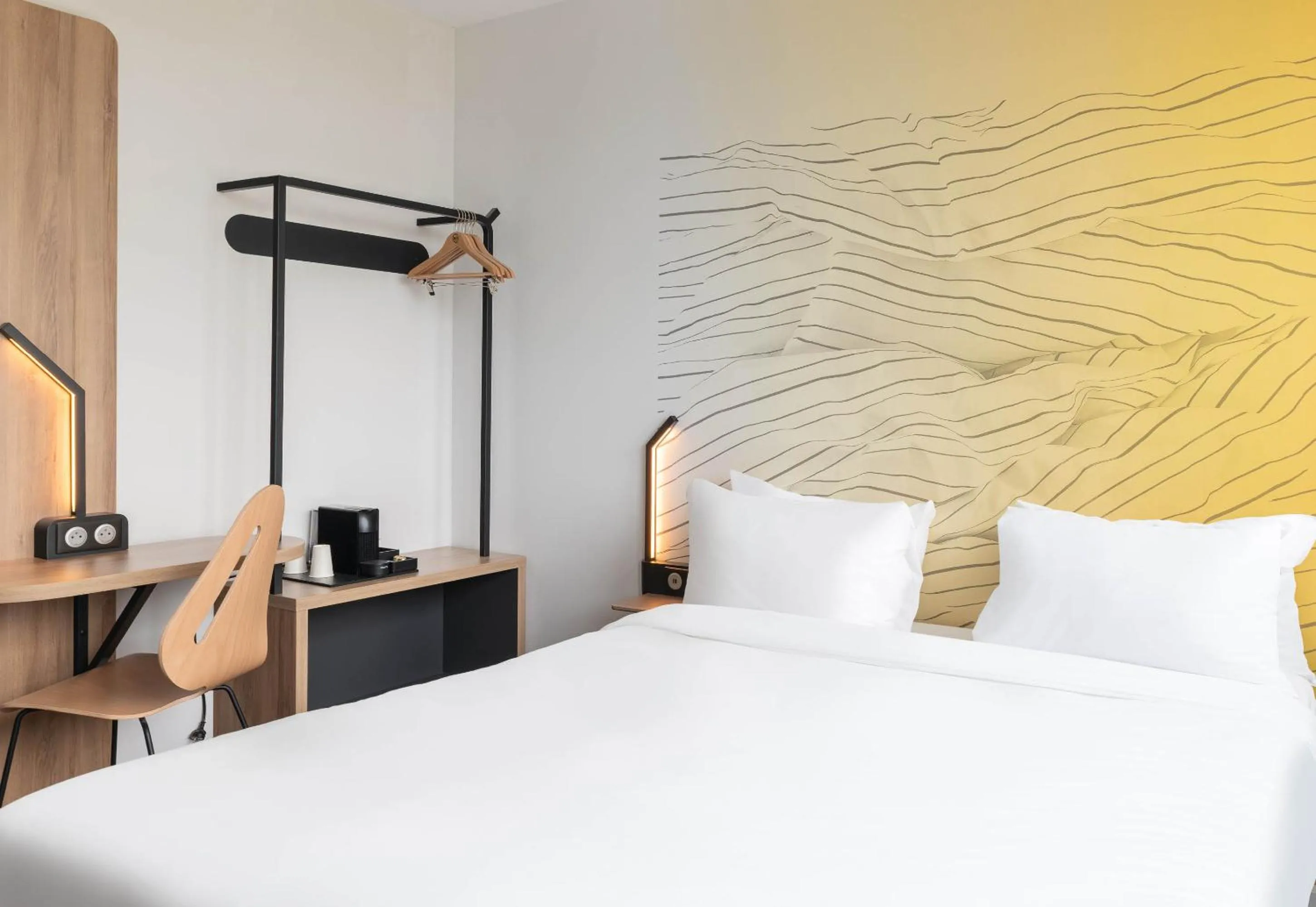 Bedroom, Bed in B&B HOTEL Villefranche-sur-Saône Sud