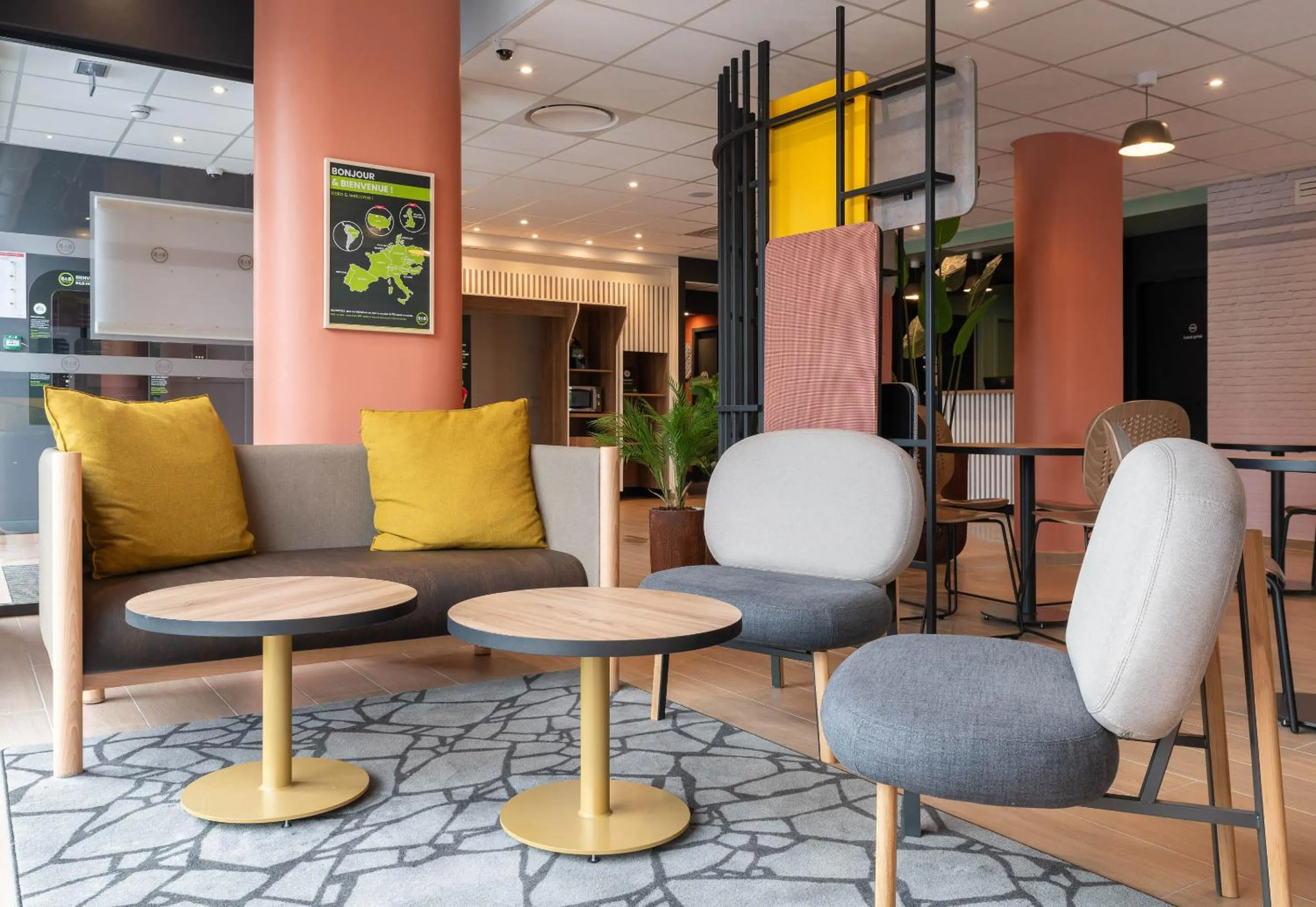 Seating area in B&B HOTEL Villefranche-sur-Saône Sud