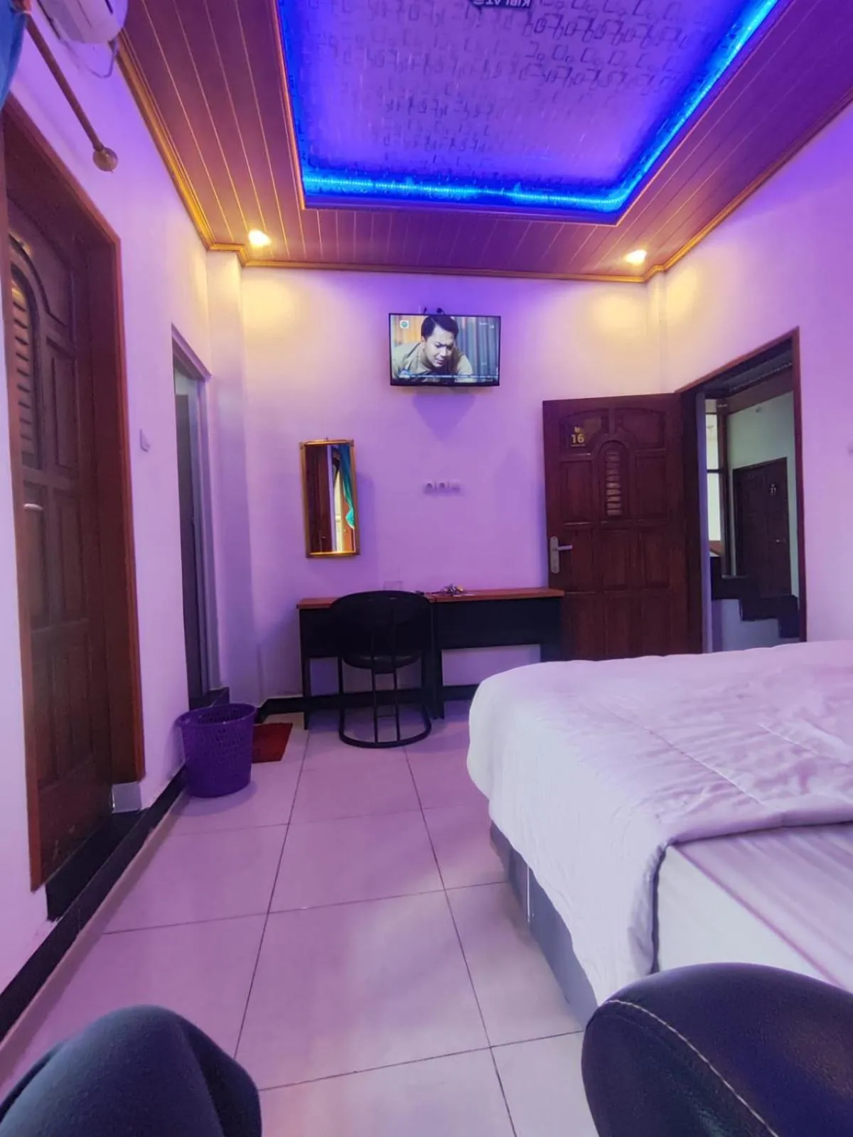 TV and multimedia, Bed in Penginapan Nurmega jaya