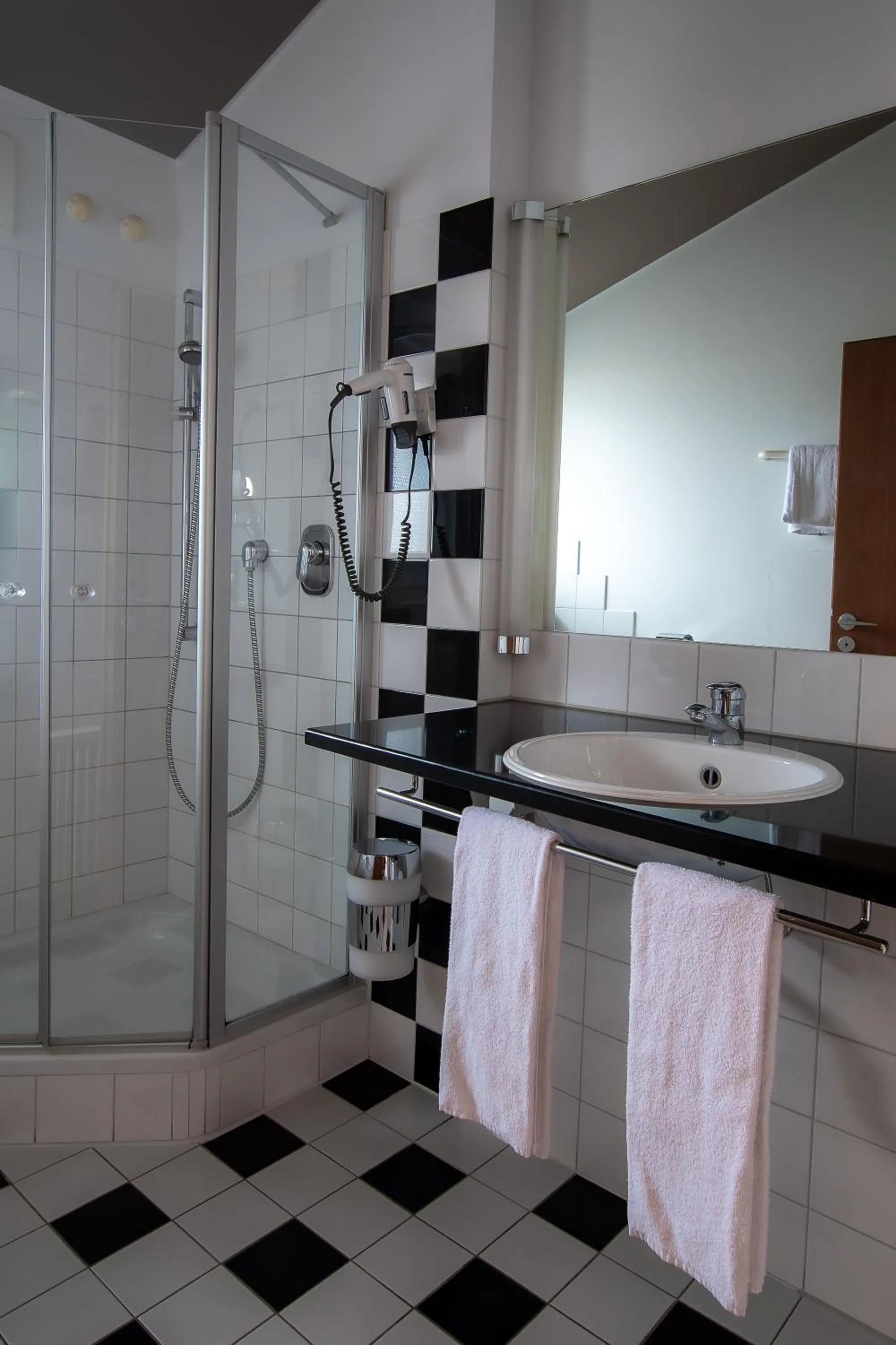 Shower in Hotel & Restaurant Bestenheider Stuben