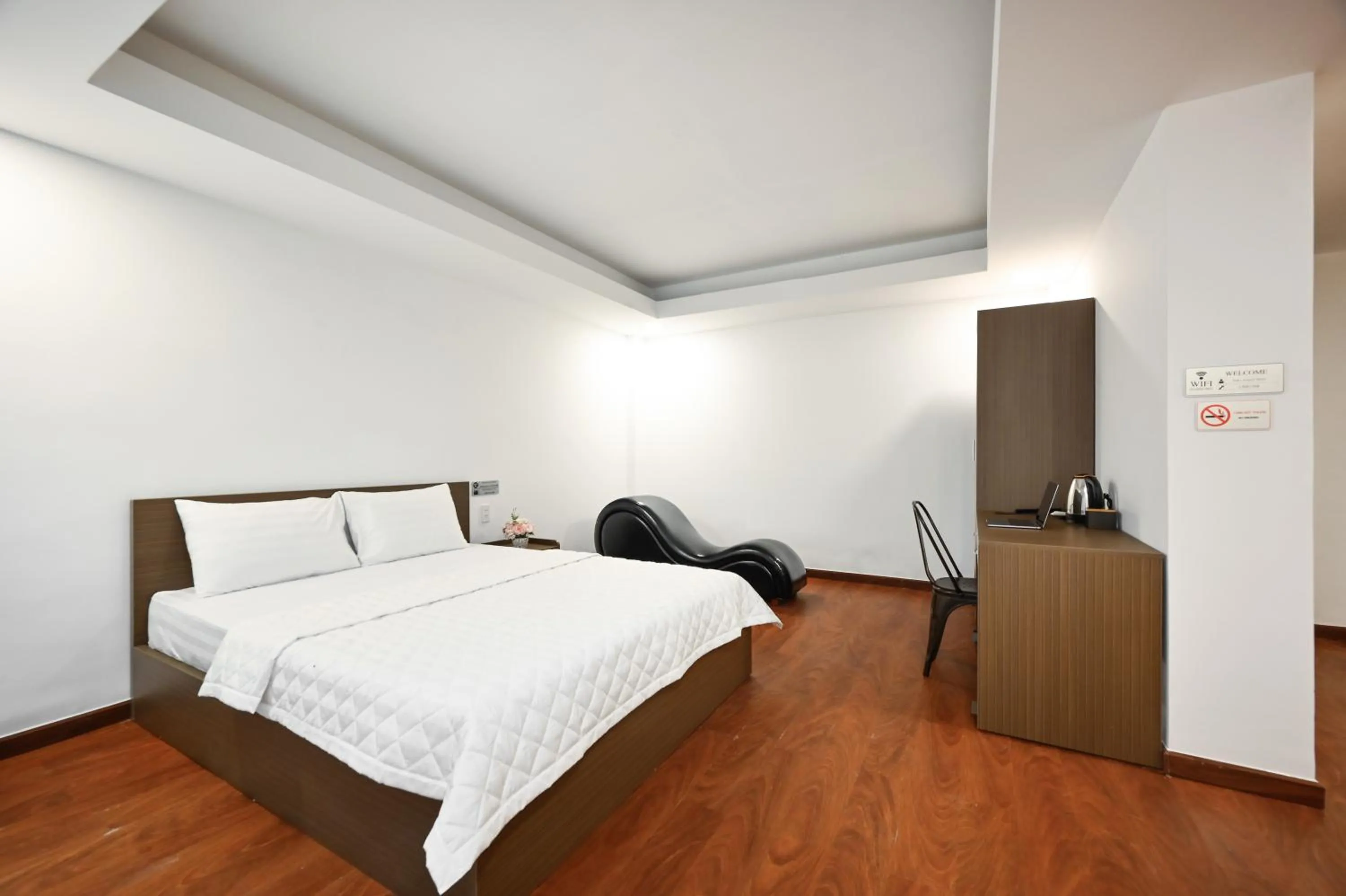 Bed in YoKo Airport Saigon Hotel