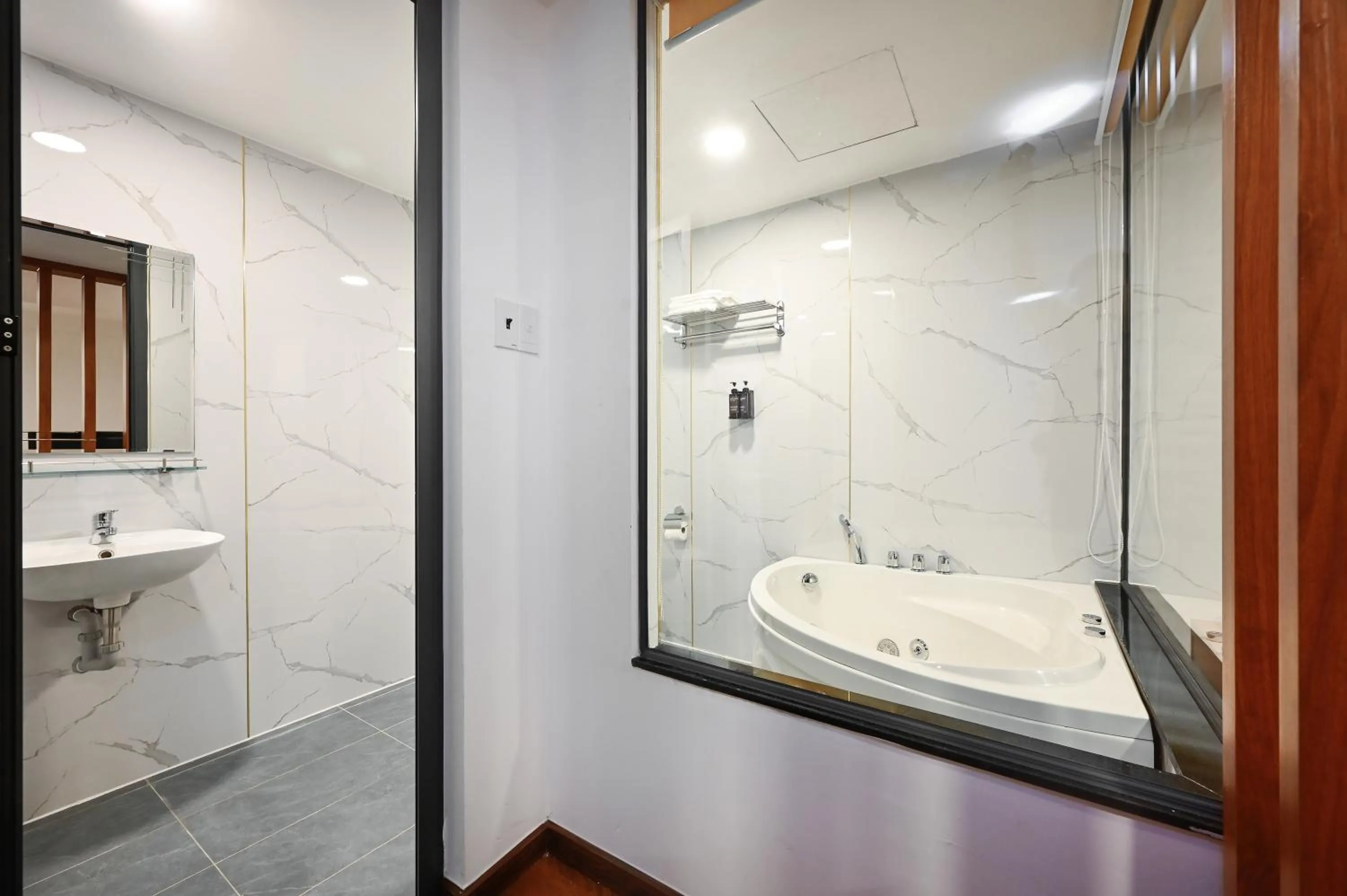 Shower in YoKo Airport Saigon Hotel