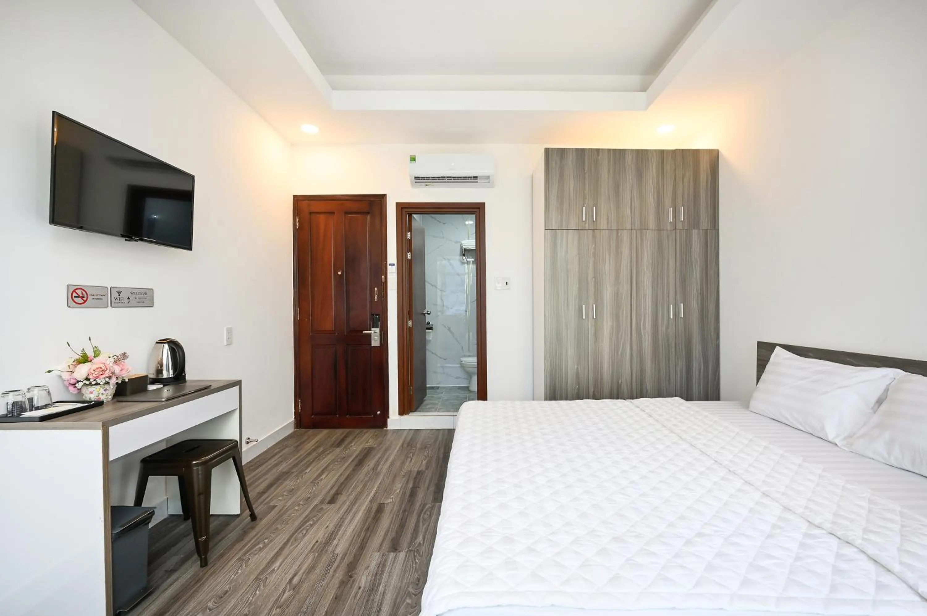 Photo of the whole room, Bed in YoKo Airport Saigon Hotel