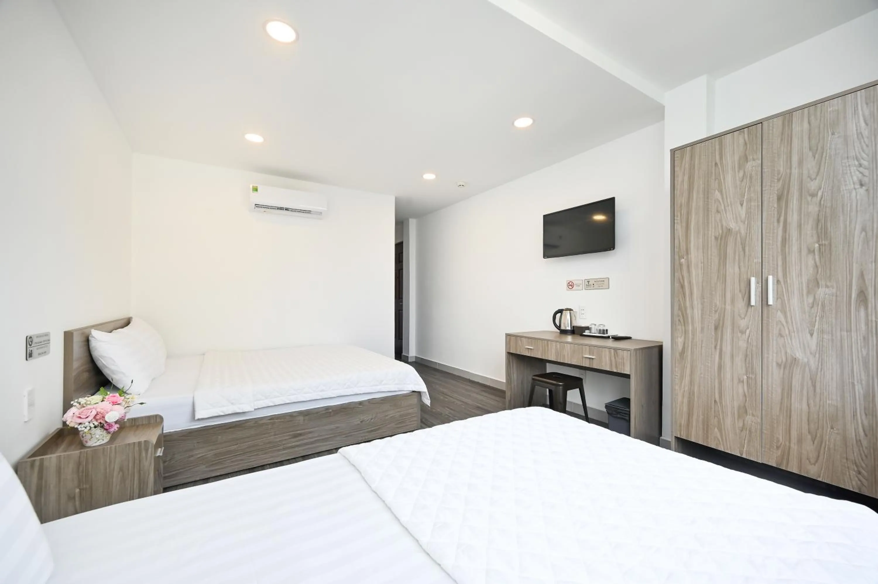 Bedroom, Bed in YoKo Airport Saigon Hotel