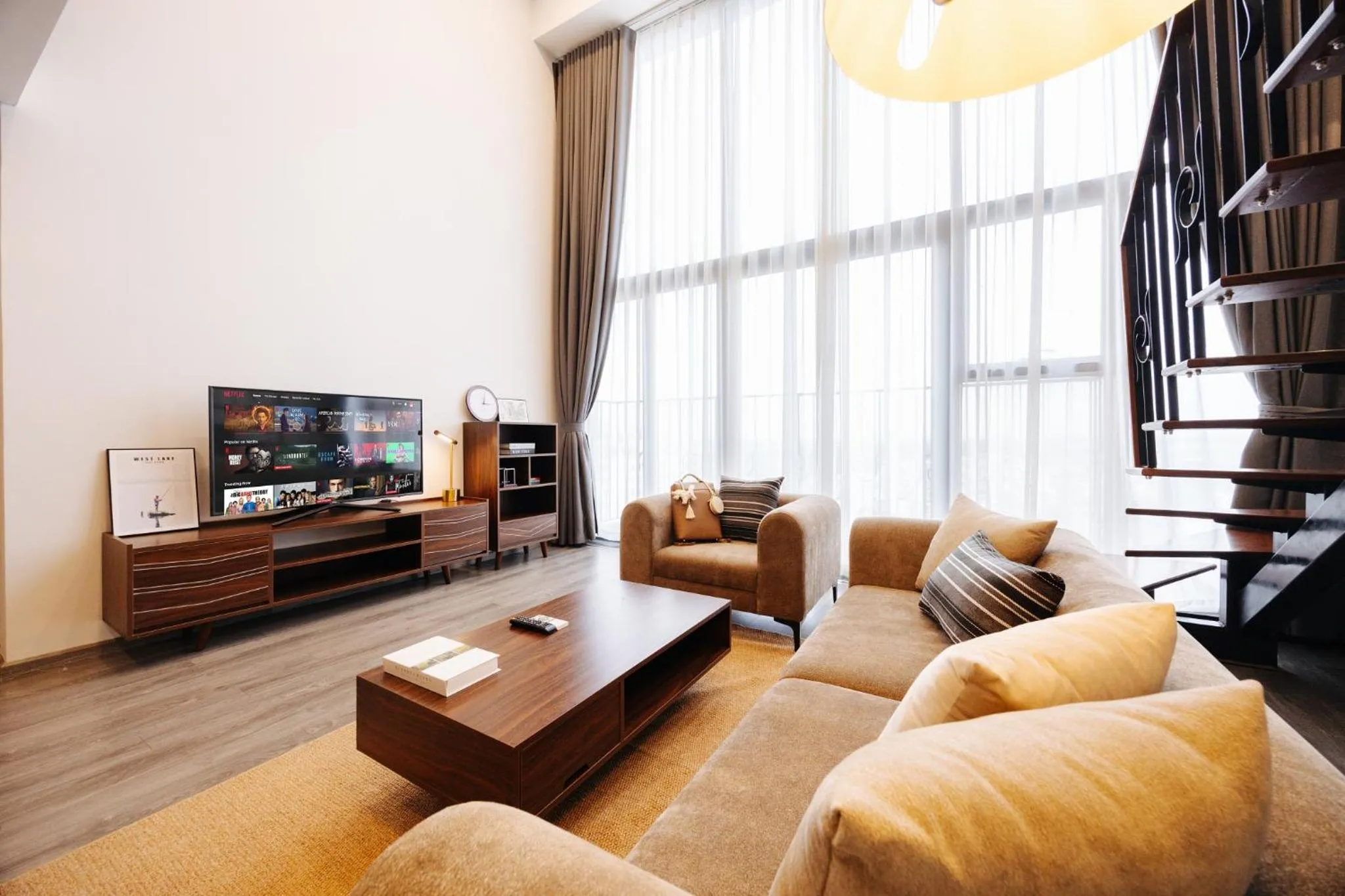 Communal lounge/ TV room in PentStudio Duplex Apartment