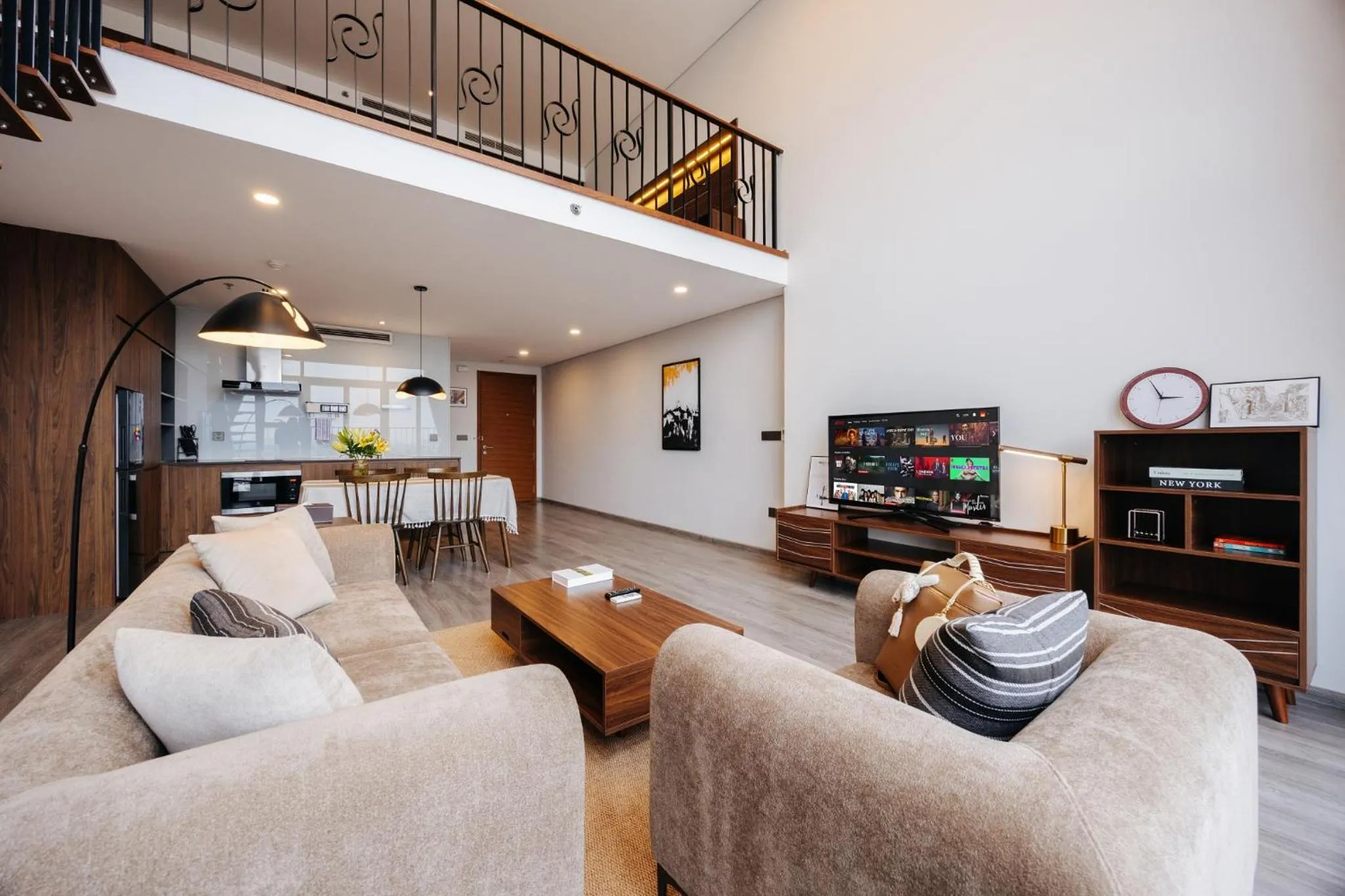 TV and multimedia in PentStudio Duplex Apartment