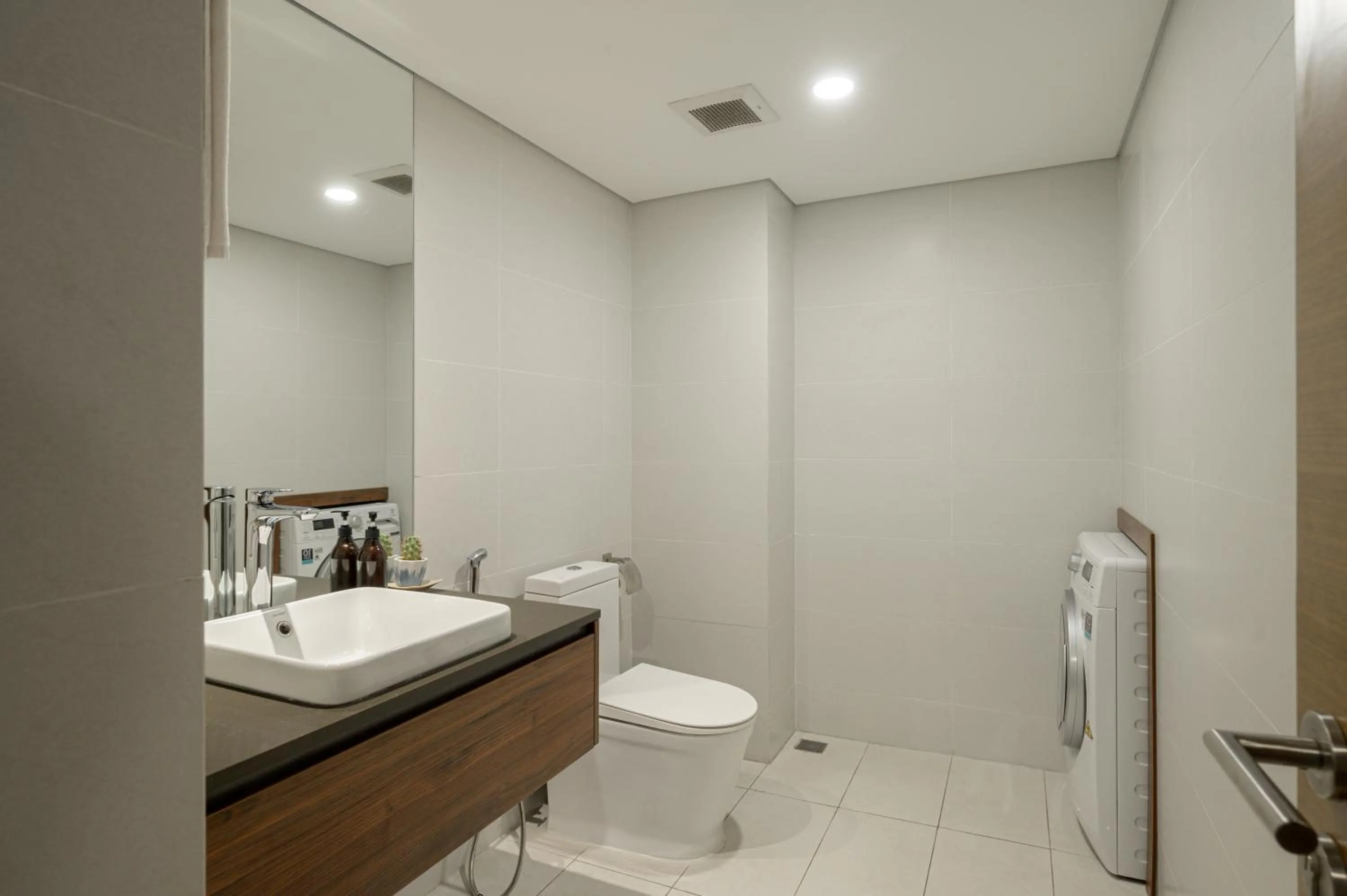 Shower in PentStudio Duplex Apartment