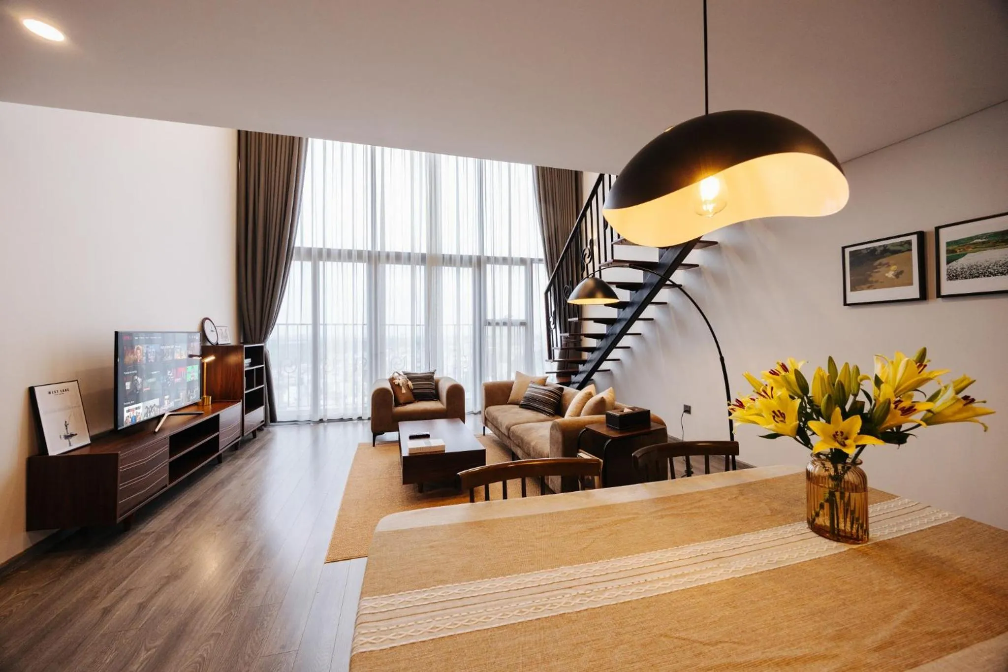 Communal lounge/ TV room in PentStudio Duplex Apartment