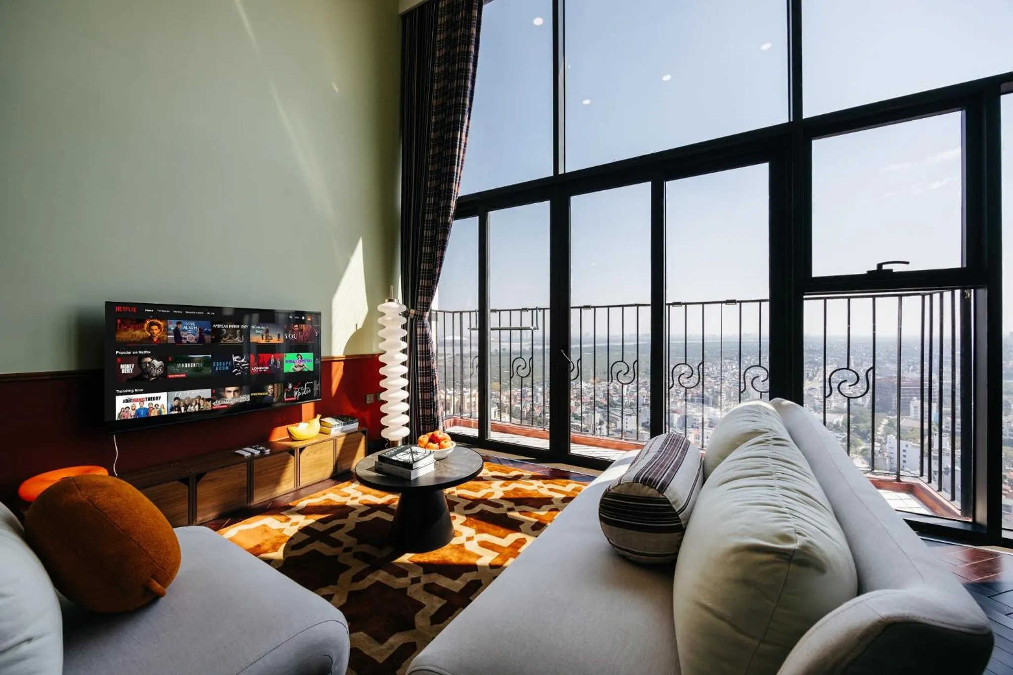 Communal lounge/ TV room in PentStudio Duplex Apartment
