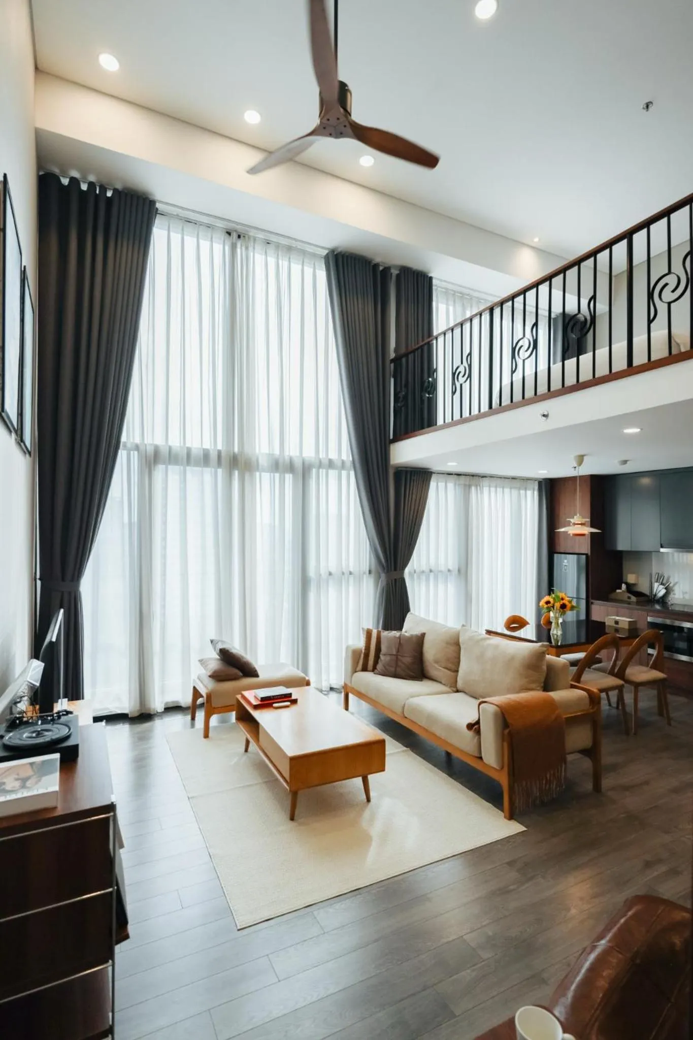 TV and multimedia in PentStudio Duplex Apartment