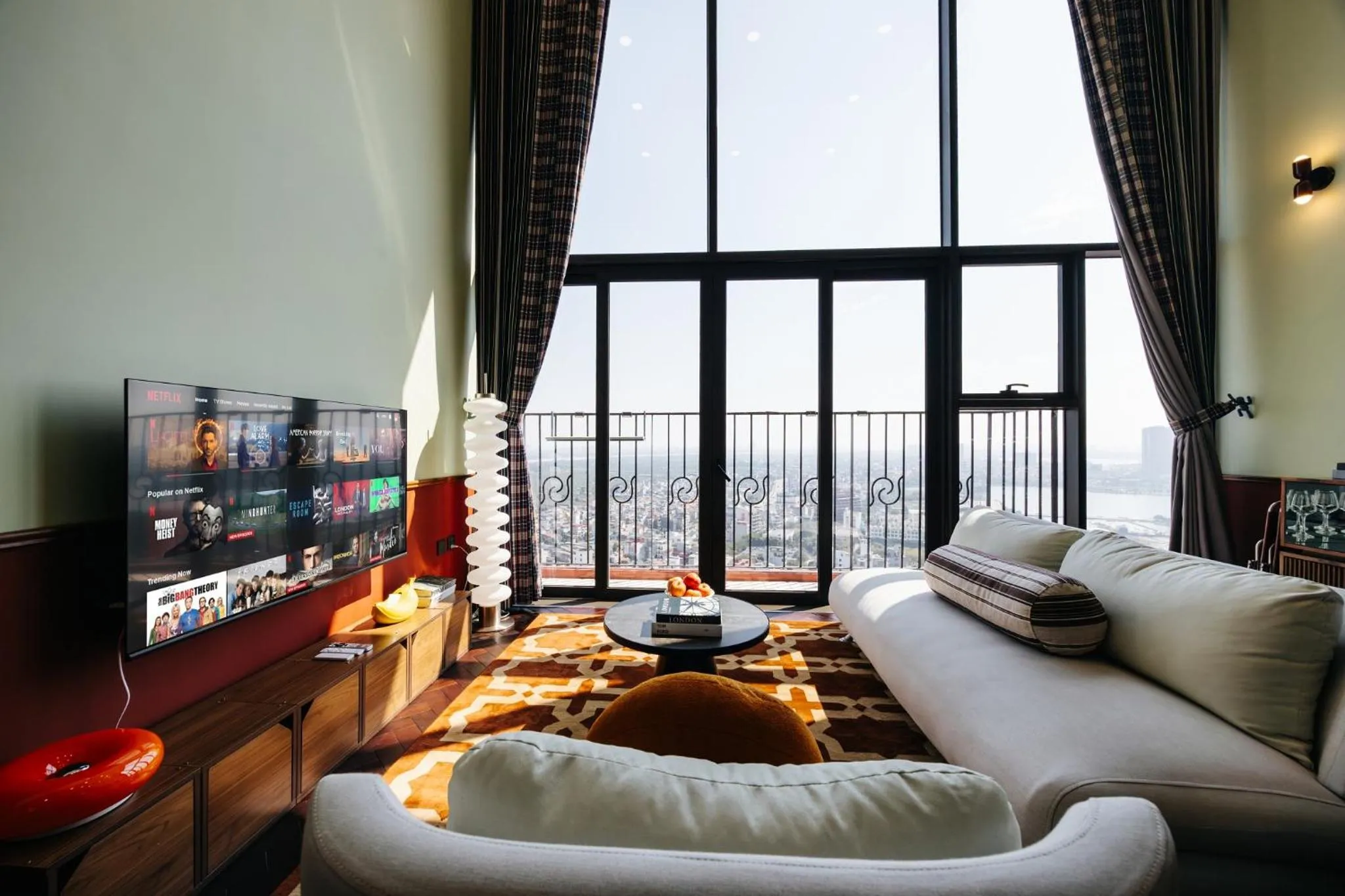 Communal lounge/ TV room in PentStudio Duplex Apartment