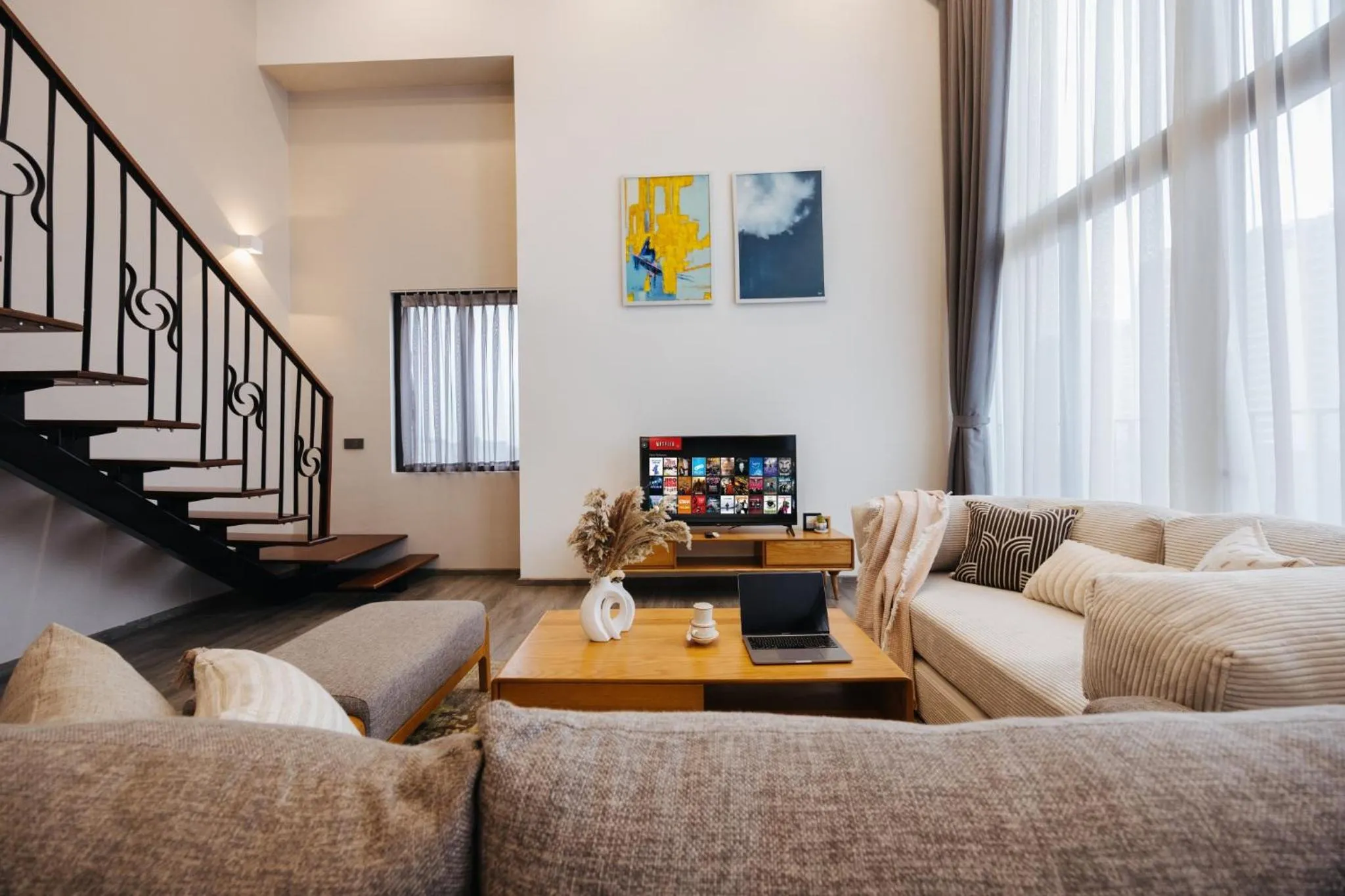 Communal lounge/ TV room in PentStudio Duplex Apartment