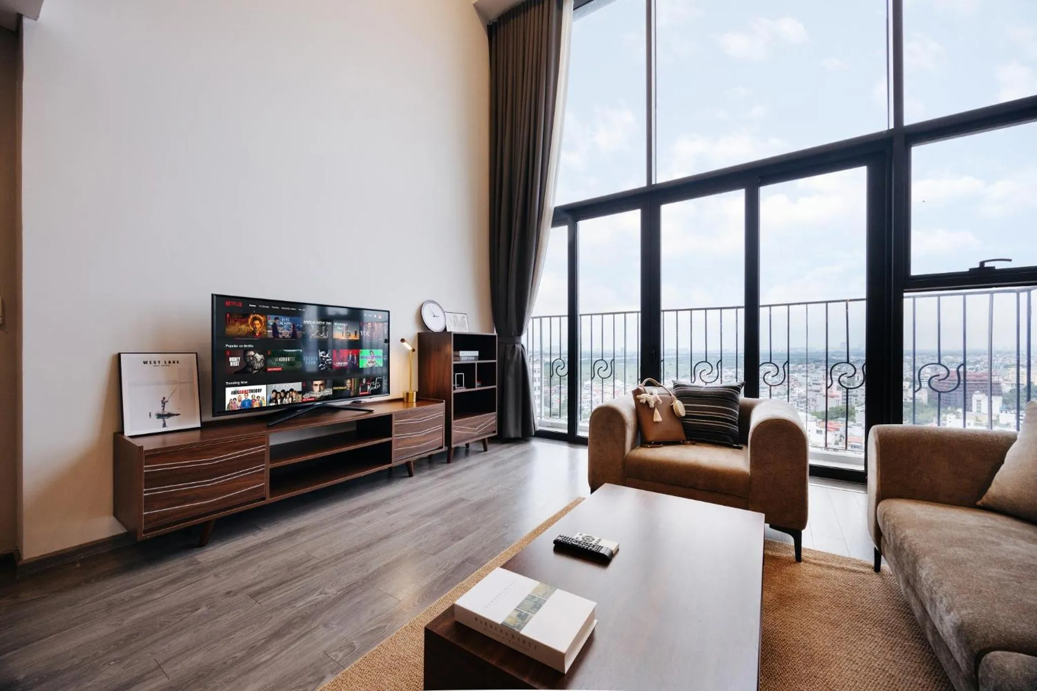 Communal lounge/ TV room in PentStudio Duplex Apartment