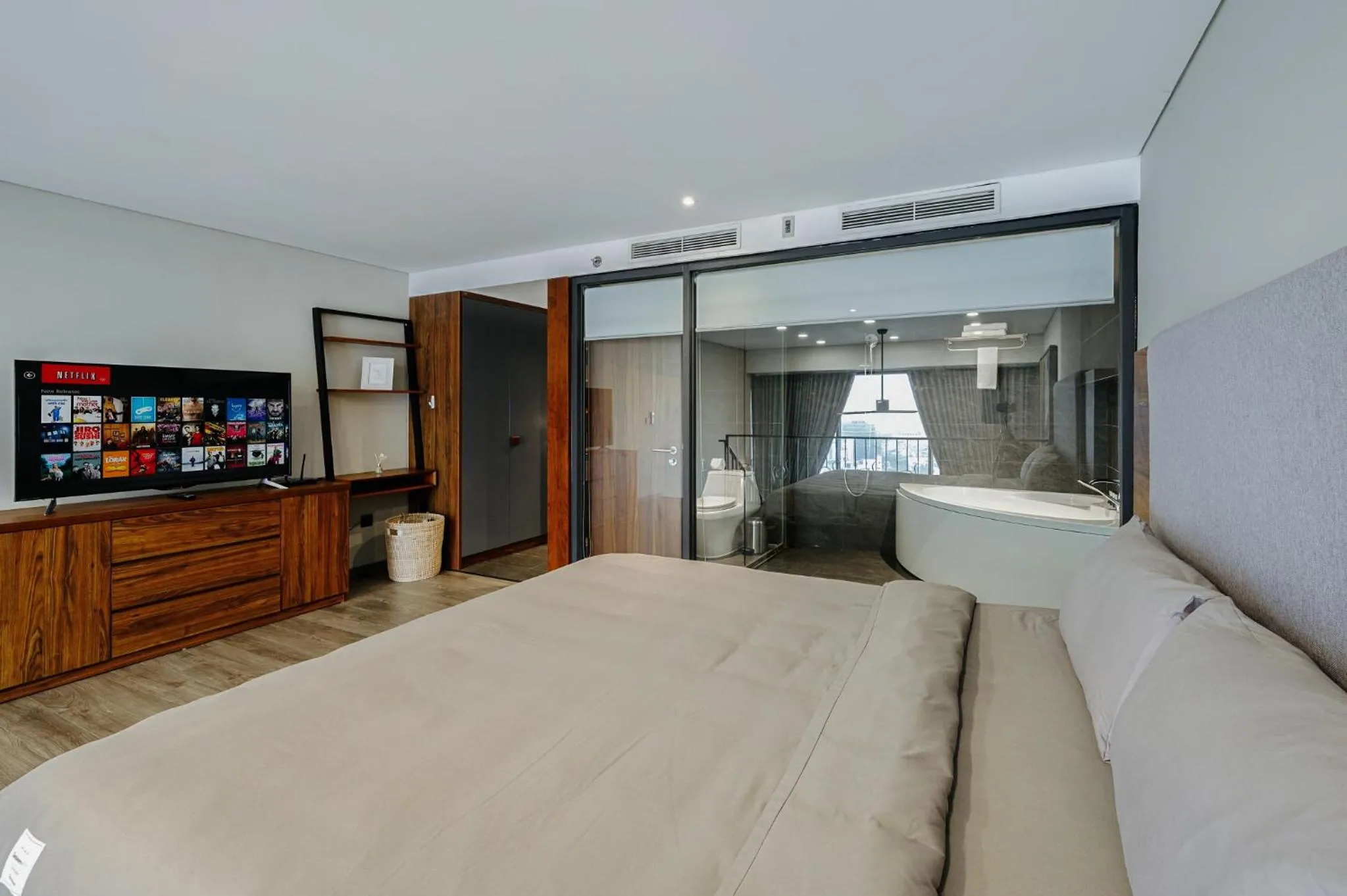 TV and multimedia, Bed in PentStudio Duplex Apartment