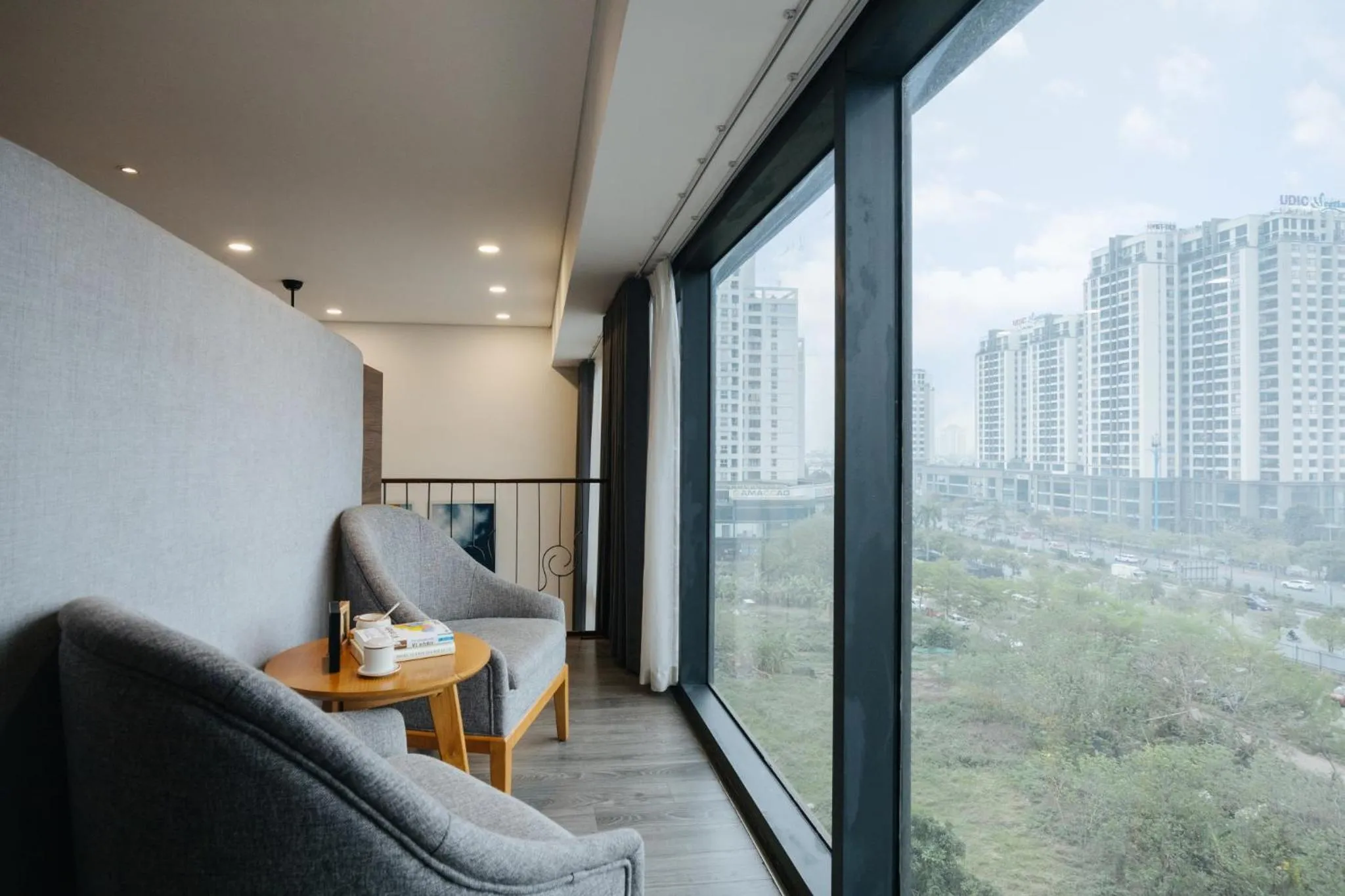Day in PentStudio Duplex Apartment
