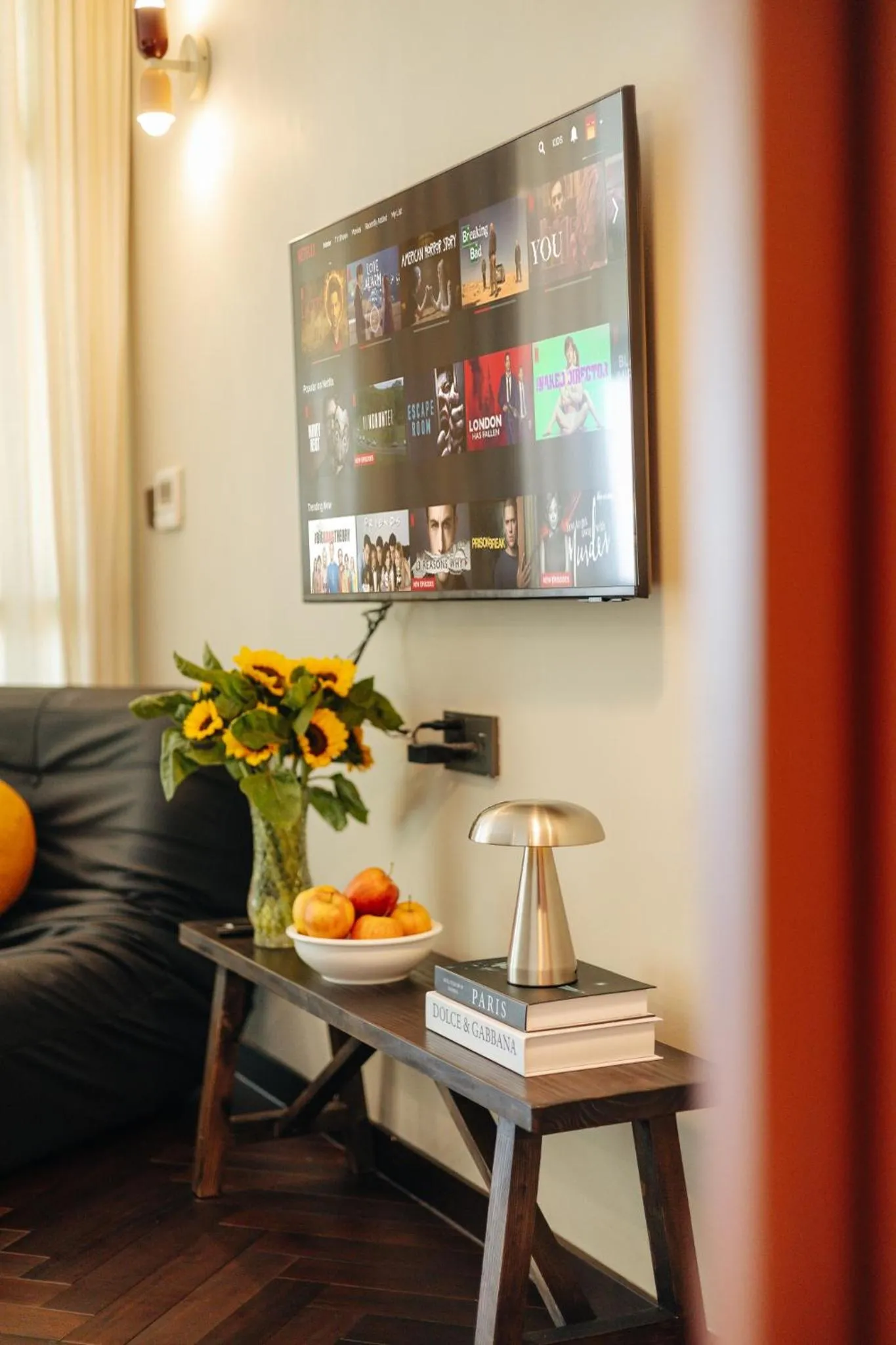 Communal lounge/ TV room in PentStudio Duplex Apartment