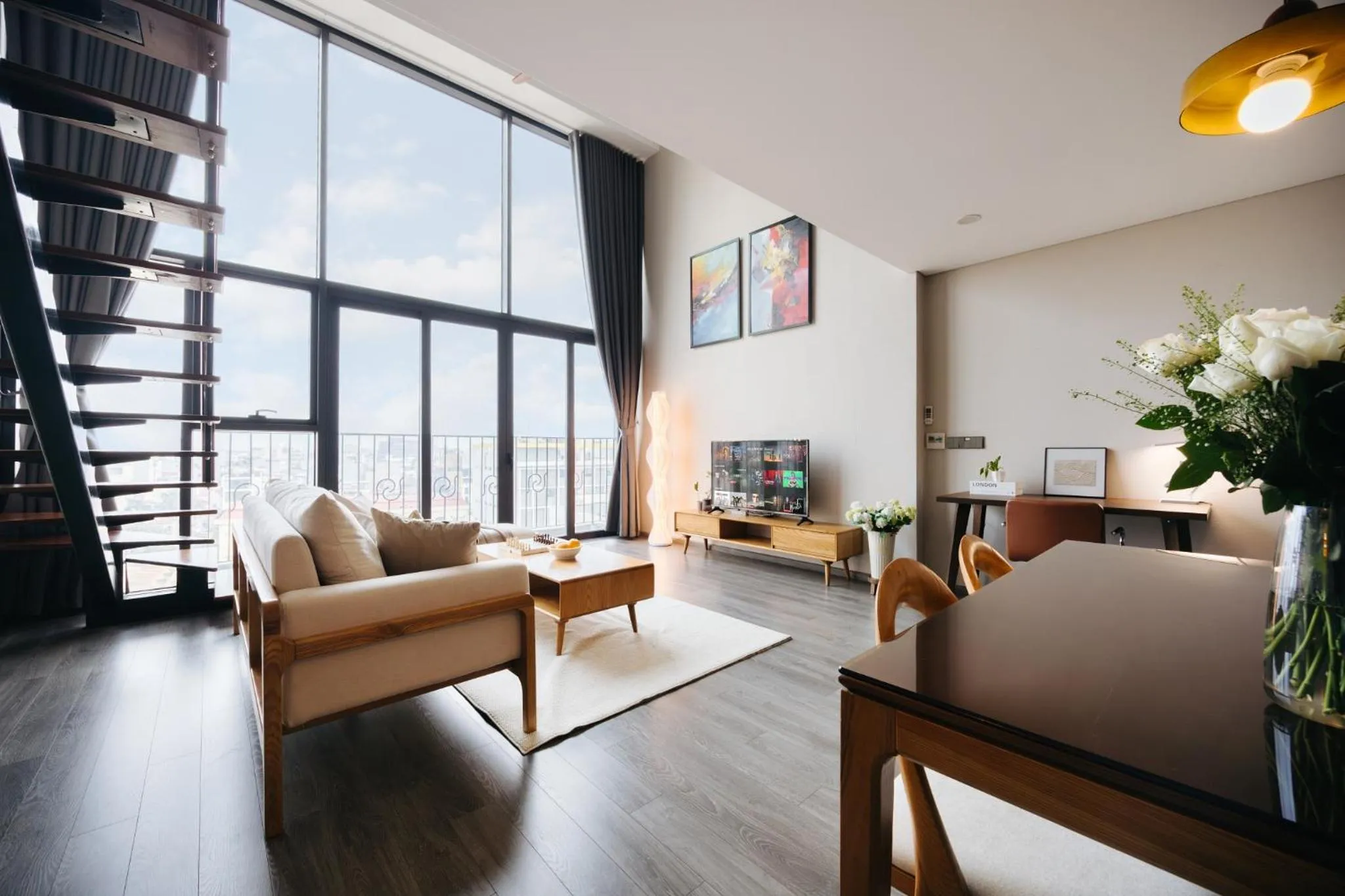 Communal lounge/ TV room in PentStudio Duplex Apartment
