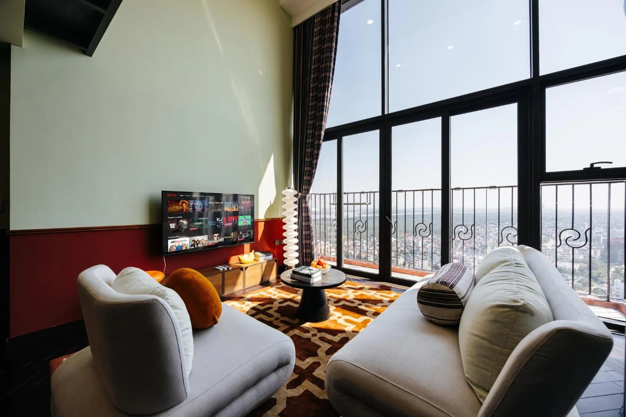 Communal lounge/ TV room in PentStudio Duplex Apartment