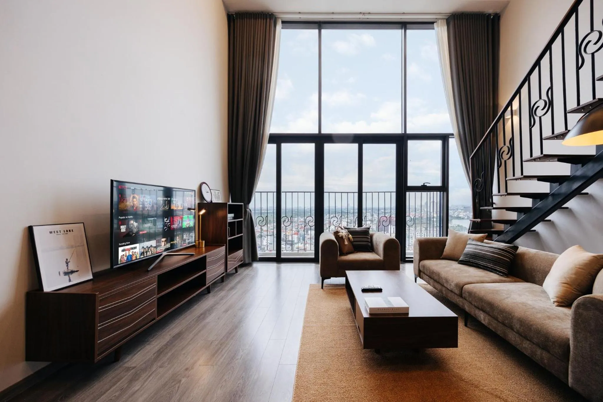 Communal lounge/ TV room in PentStudio Duplex Apartment