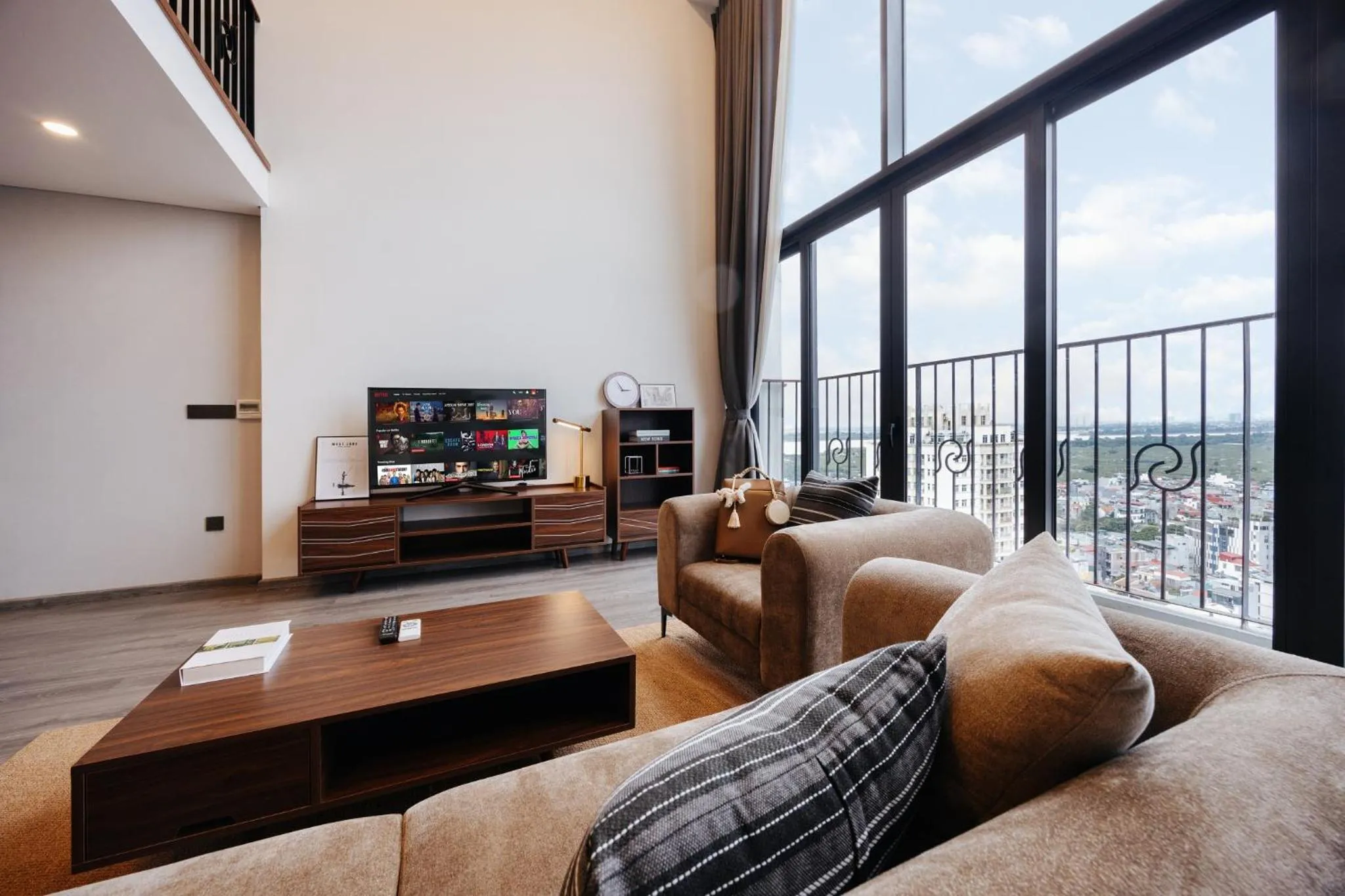 Communal lounge/ TV room in PentStudio Duplex Apartment