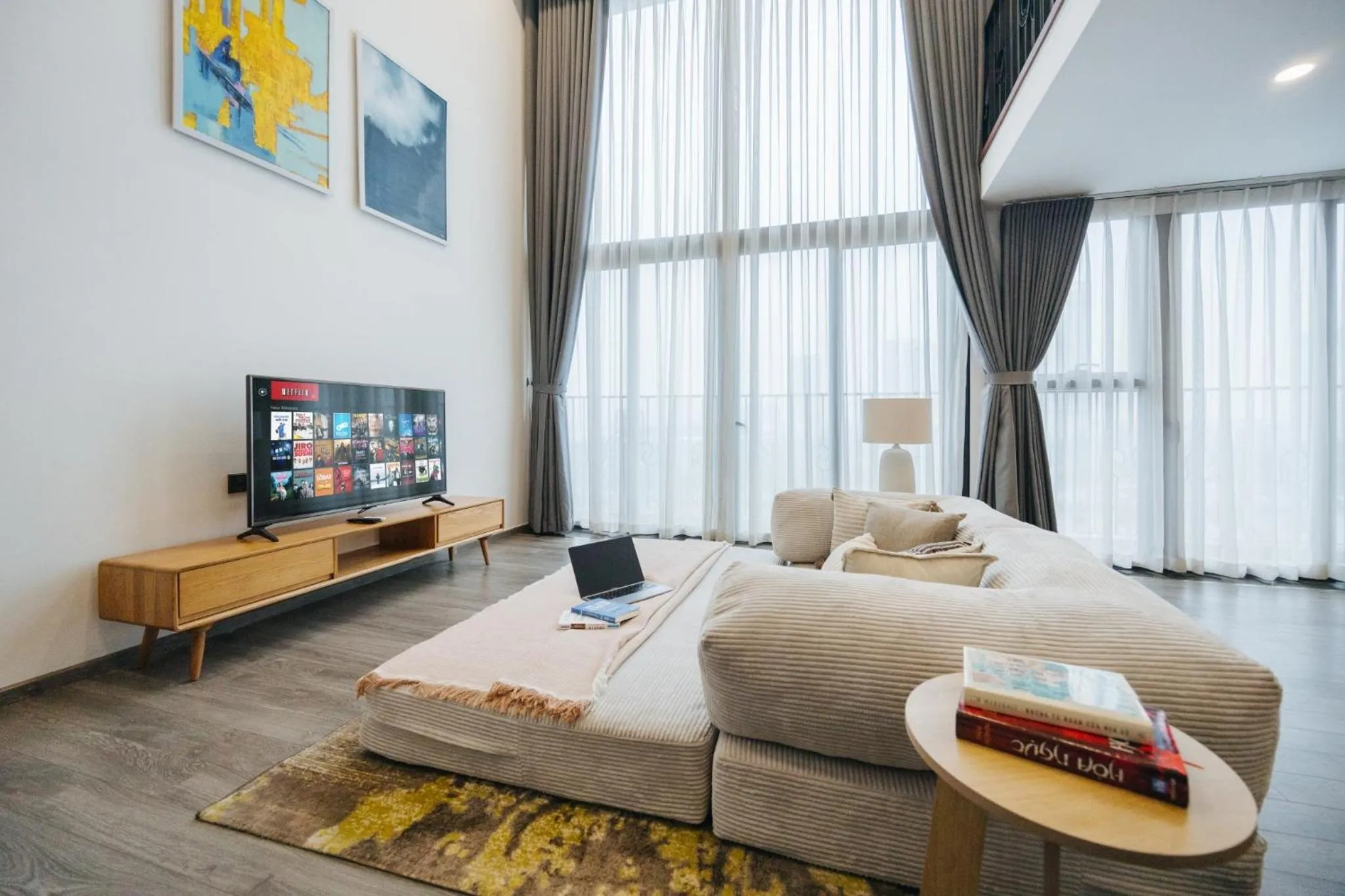 Communal lounge/ TV room, Bed in PentStudio Duplex Apartment