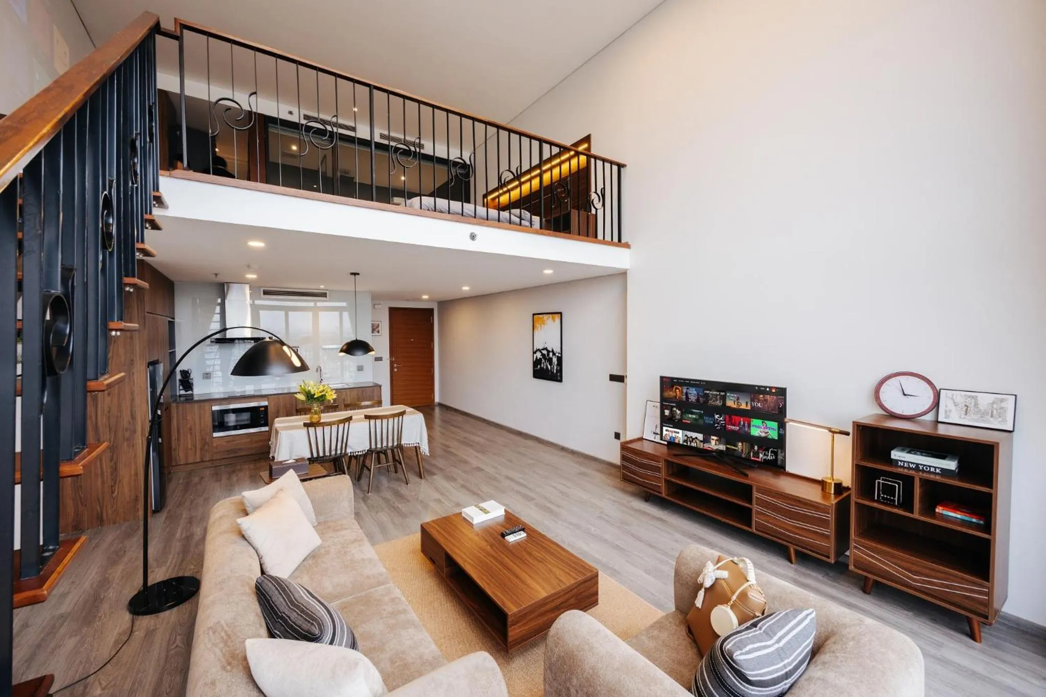 Communal lounge/ TV room in PentStudio Duplex Apartment