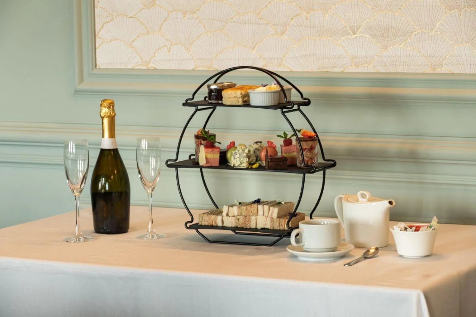 Restaurant/places to eat in Best Western Premier Dover Marina Hotel & Spa