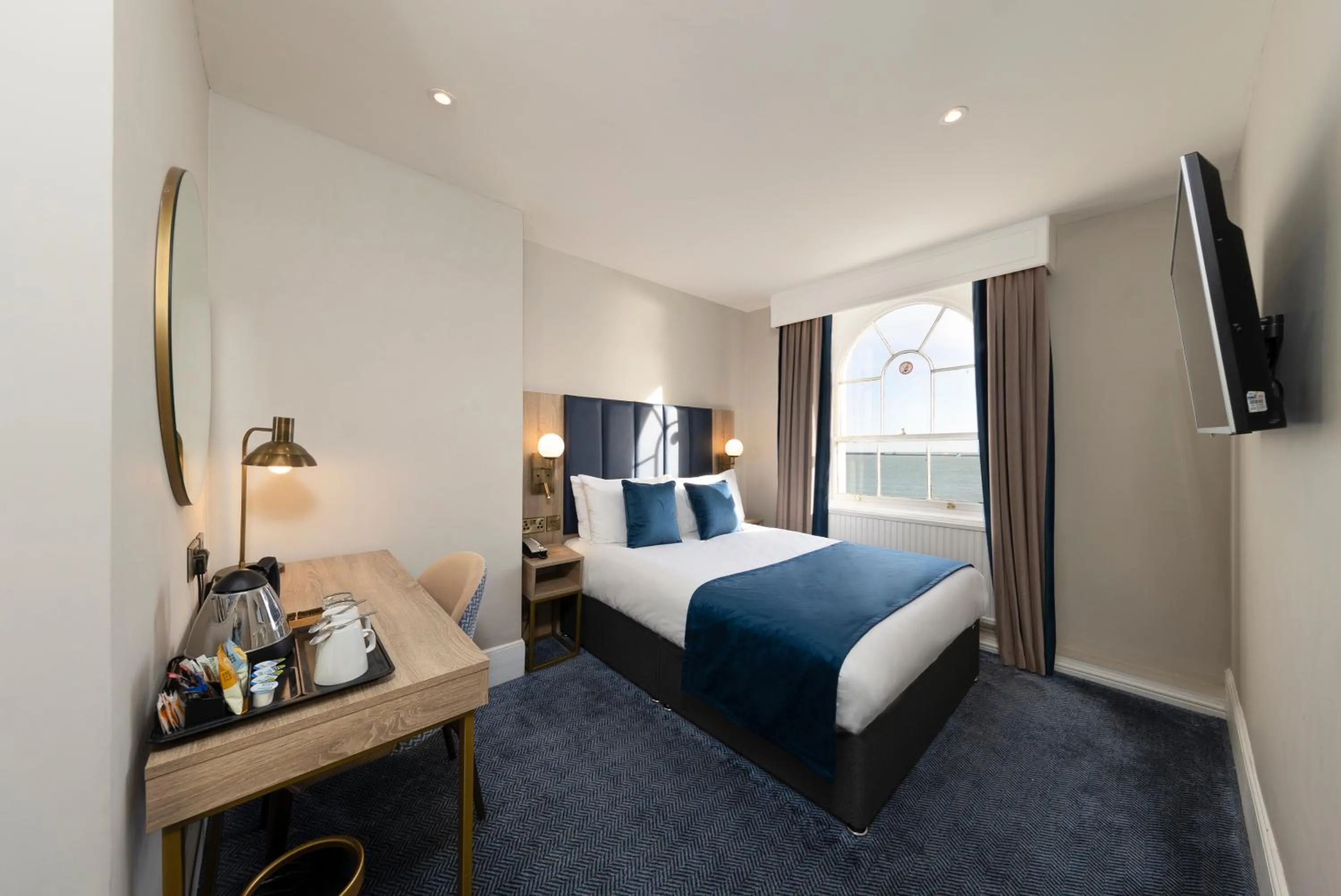 Bed in Best Western Premier Dover Marina Hotel & Spa