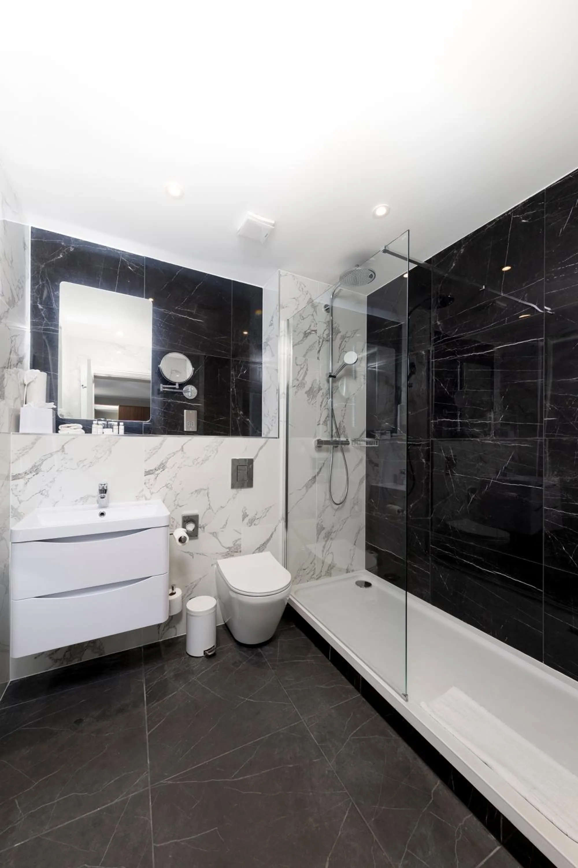 Shower in Best Western Premier Dover Marina Hotel & Spa