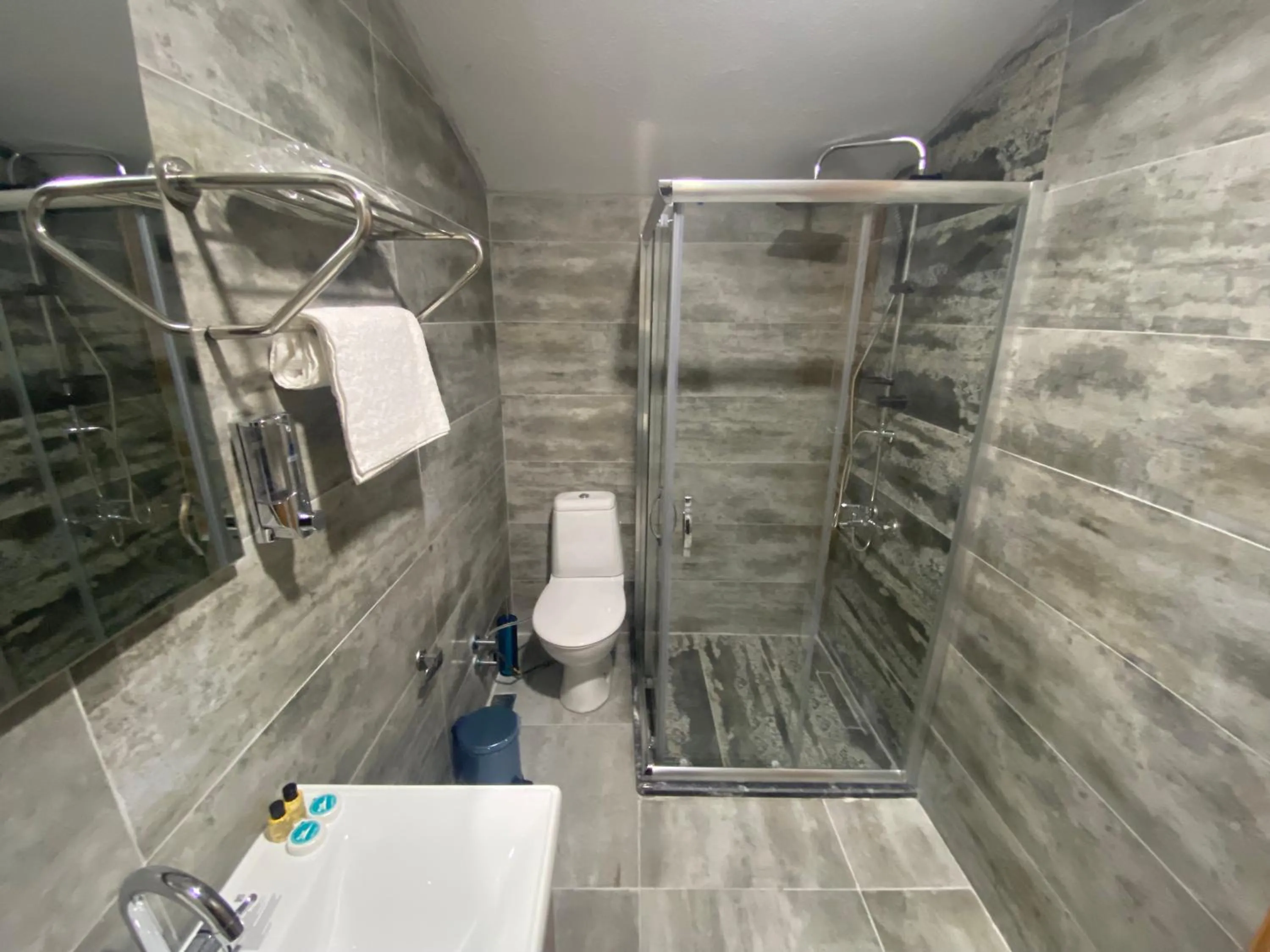 Shower in Rosse Hotel