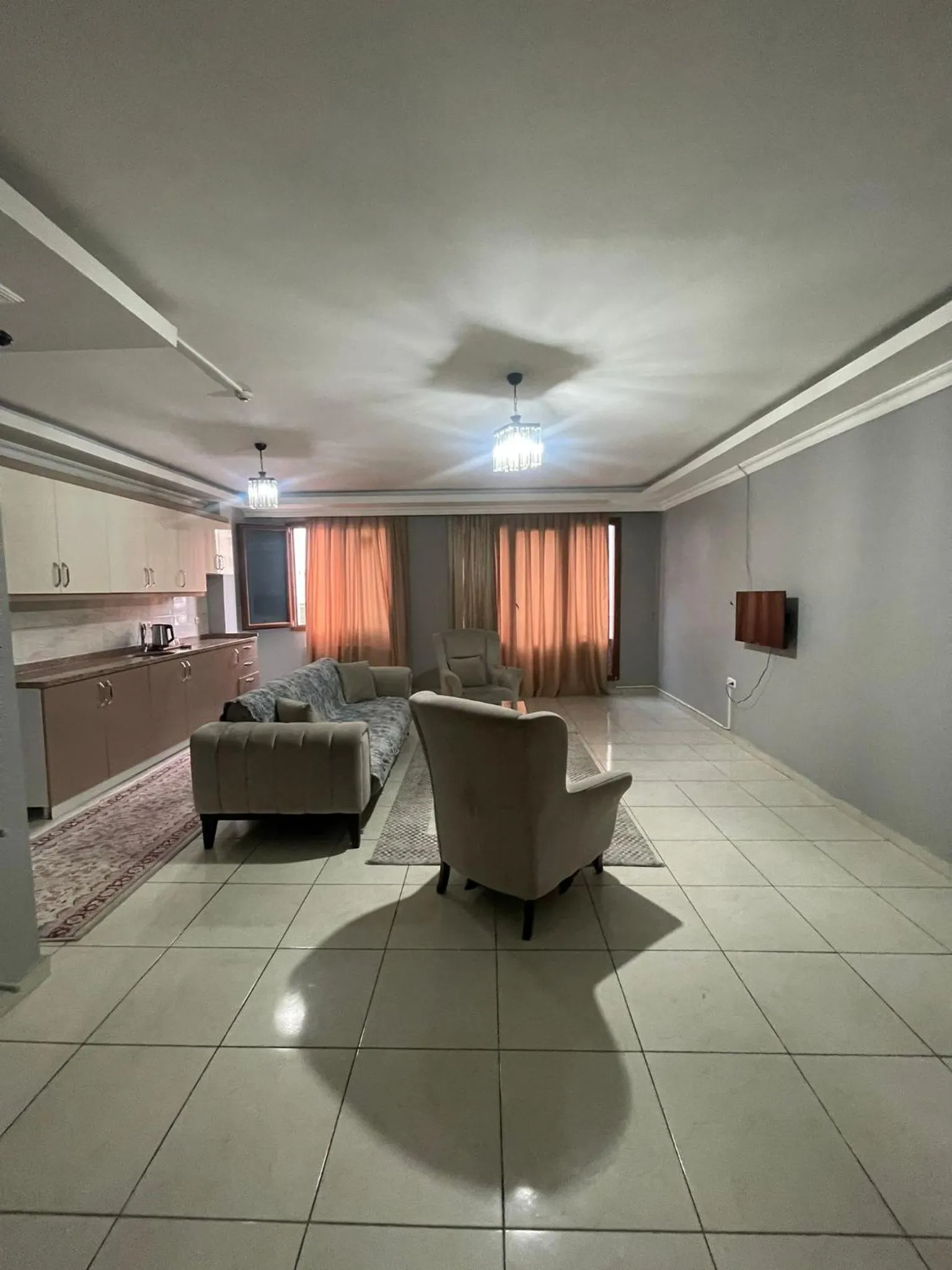 Communal lounge/ TV room in Rosse Hotel
